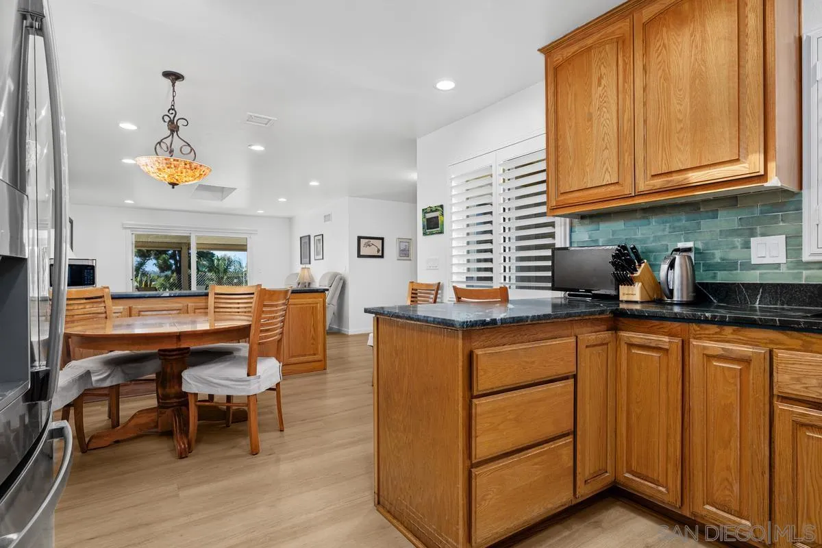 https://cdn.realtyfeed.com/cdn/127/260022682/acd9f02446ac43c8d46fc6ee1f00359d.webp