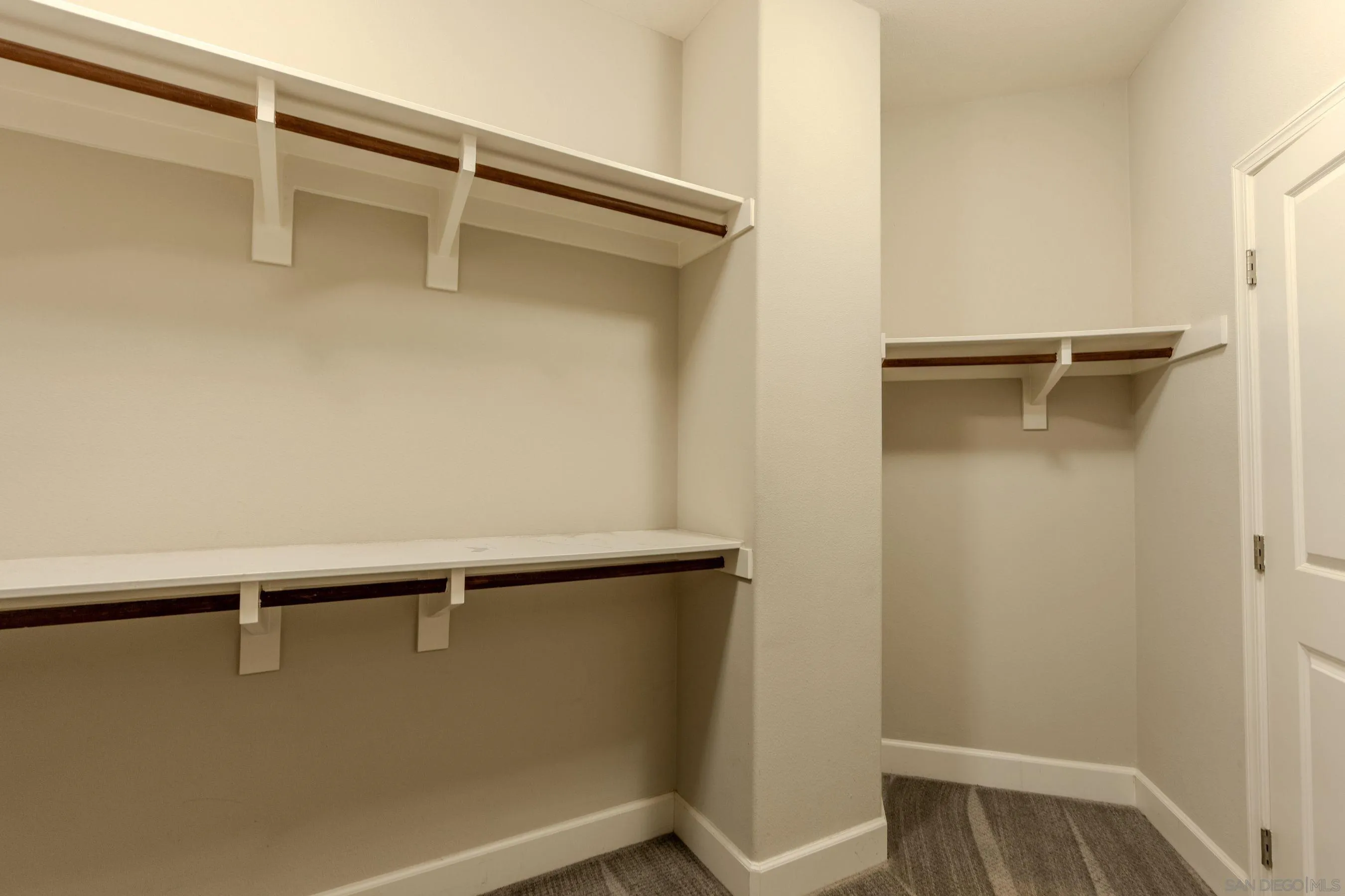 https://cdn.realtyfeed.com/cdn/127/260022687/811dc3e90206dd6d7d212460b7a58321.webp