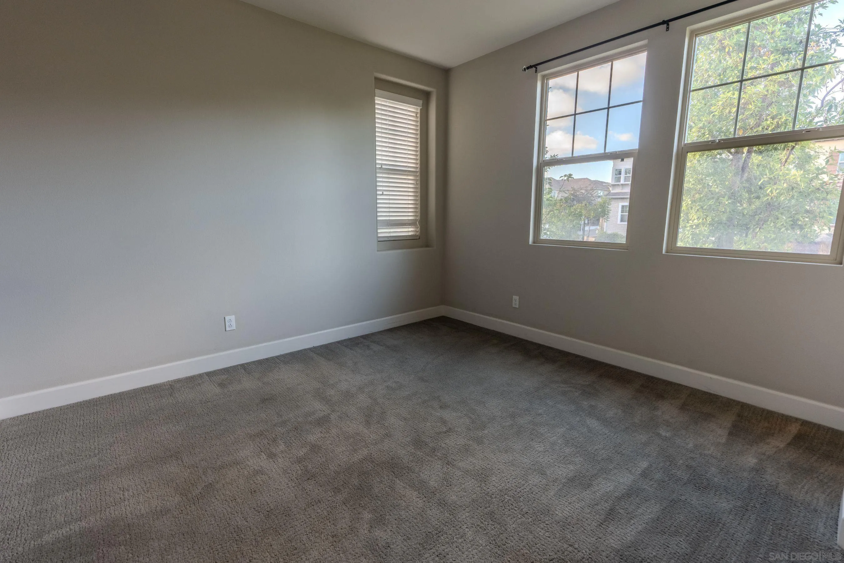 https://cdn.realtyfeed.com/cdn/127/260022687/88661a3dcea5988b822aef8078589a6c.webp
