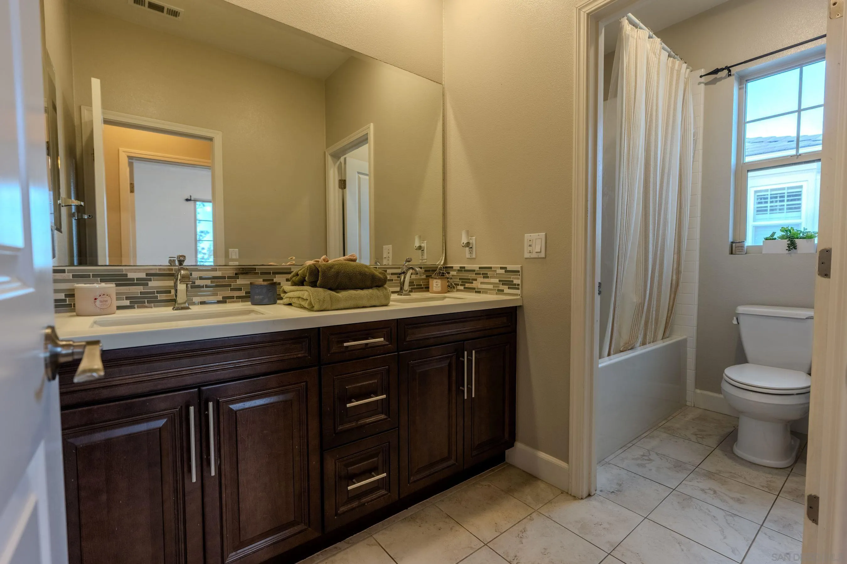 https://cdn.realtyfeed.com/cdn/127/260022687/af12543a08f3d0f109bcef7c1c60f1f1.webp