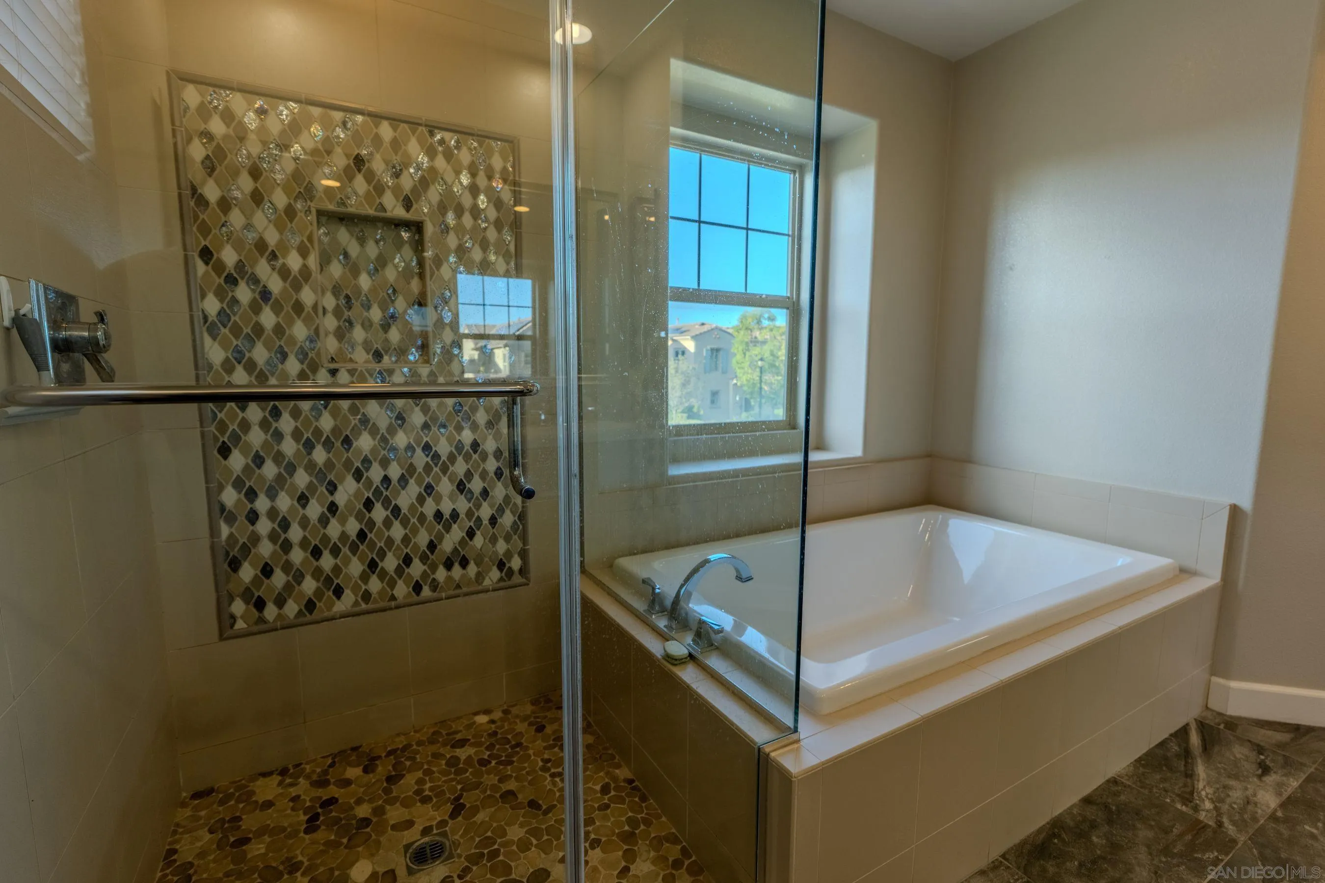 https://cdn.realtyfeed.com/cdn/127/260022687/cf97715bdcb6aa2f37c9ee23d3a24058.webp