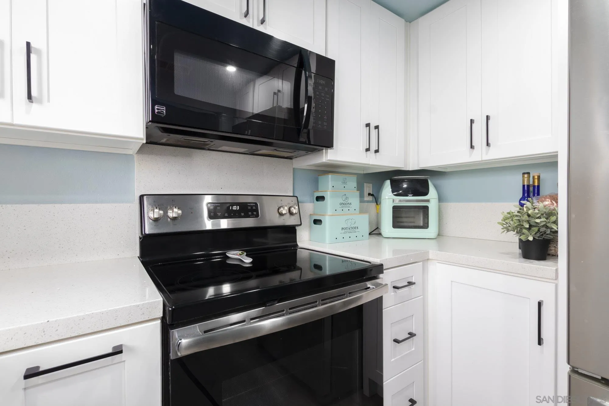 https://cdn.realtyfeed.com/cdn/127/260022688/0b7aacc7dcc5fe0bc86326fc8dabad93.webp