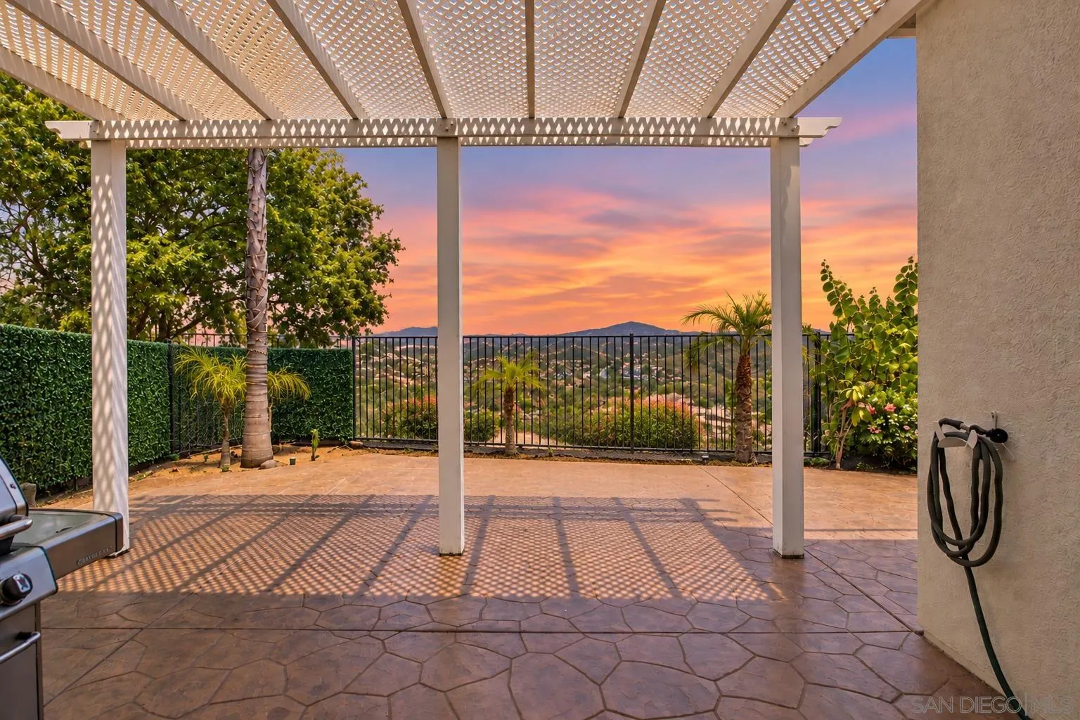 https://cdn.realtyfeed.com/cdn/127/260022691/ac9550c3d5e460067beee5eb271ab198.webp
