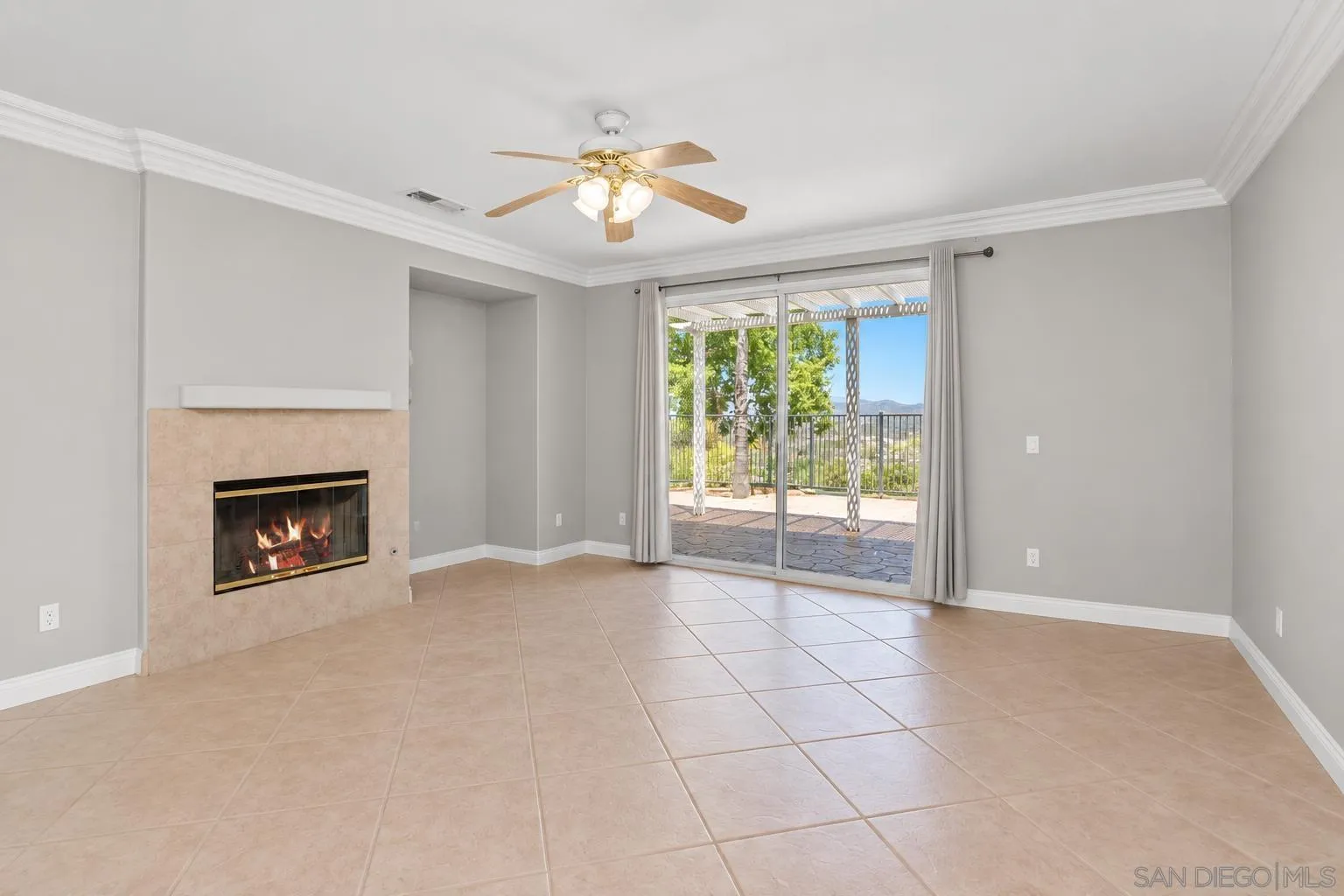 https://cdn.realtyfeed.com/cdn/127/260022691/c98725d5ddc438cd23fc93262d205874.webp