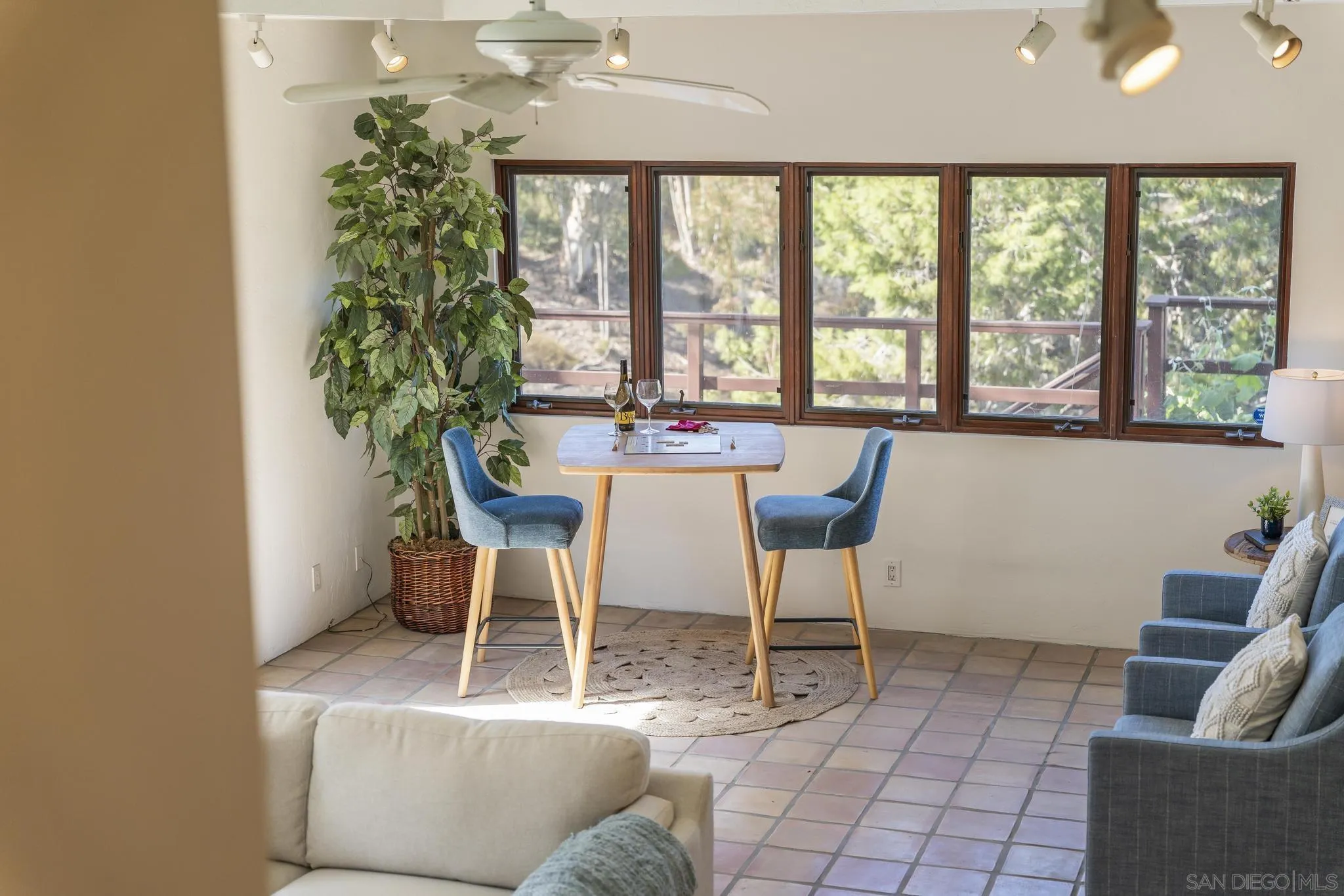 https://cdn.realtyfeed.com/cdn/127/260022693/9bce354871be894ac15f550d2e9f0de9.webp
