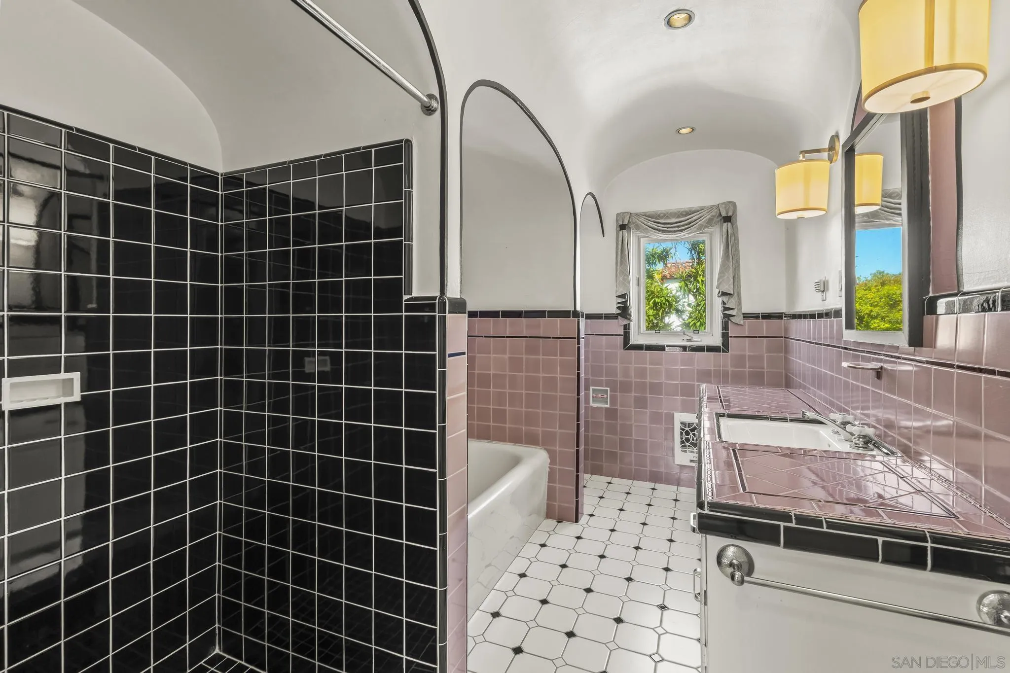 https://cdn.realtyfeed.com/cdn/127/260022693/b6c8a34c436e7ec9809233ea6b4a7f90.webp