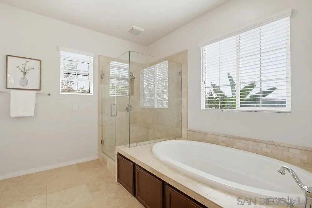 https://cdn.realtyfeed.com/cdn/127/260022699/2810350f313e4c412366d983676c2ca7.webp