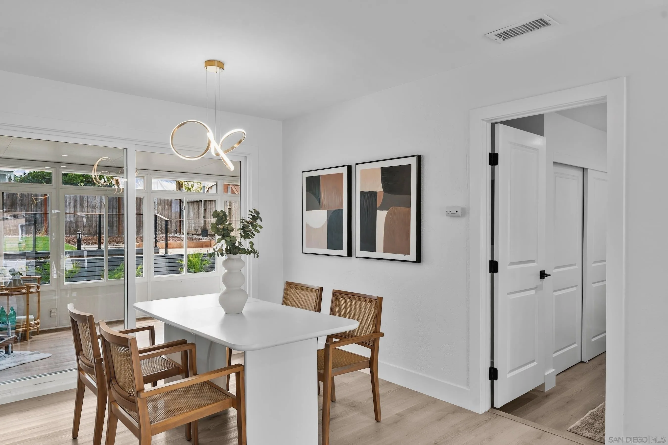https://cdn.realtyfeed.com/cdn/127/260022700/b5a5ffc7825dc02df04cf9e589150357.webp