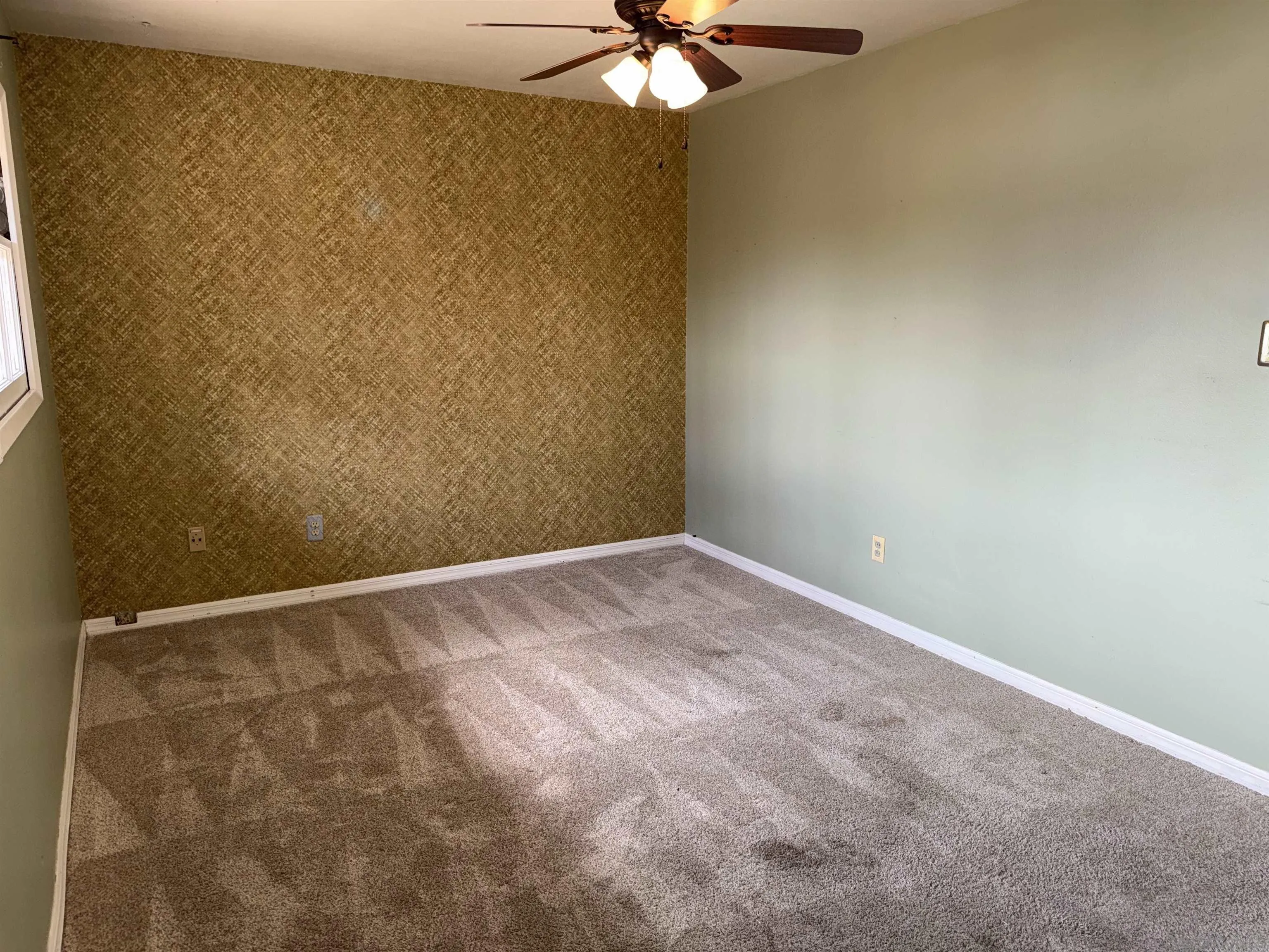 https://cdn.realtyfeed.com/cdn/127/260022701/0bf7dca506bd57a9b4f33f110c93d198.webp