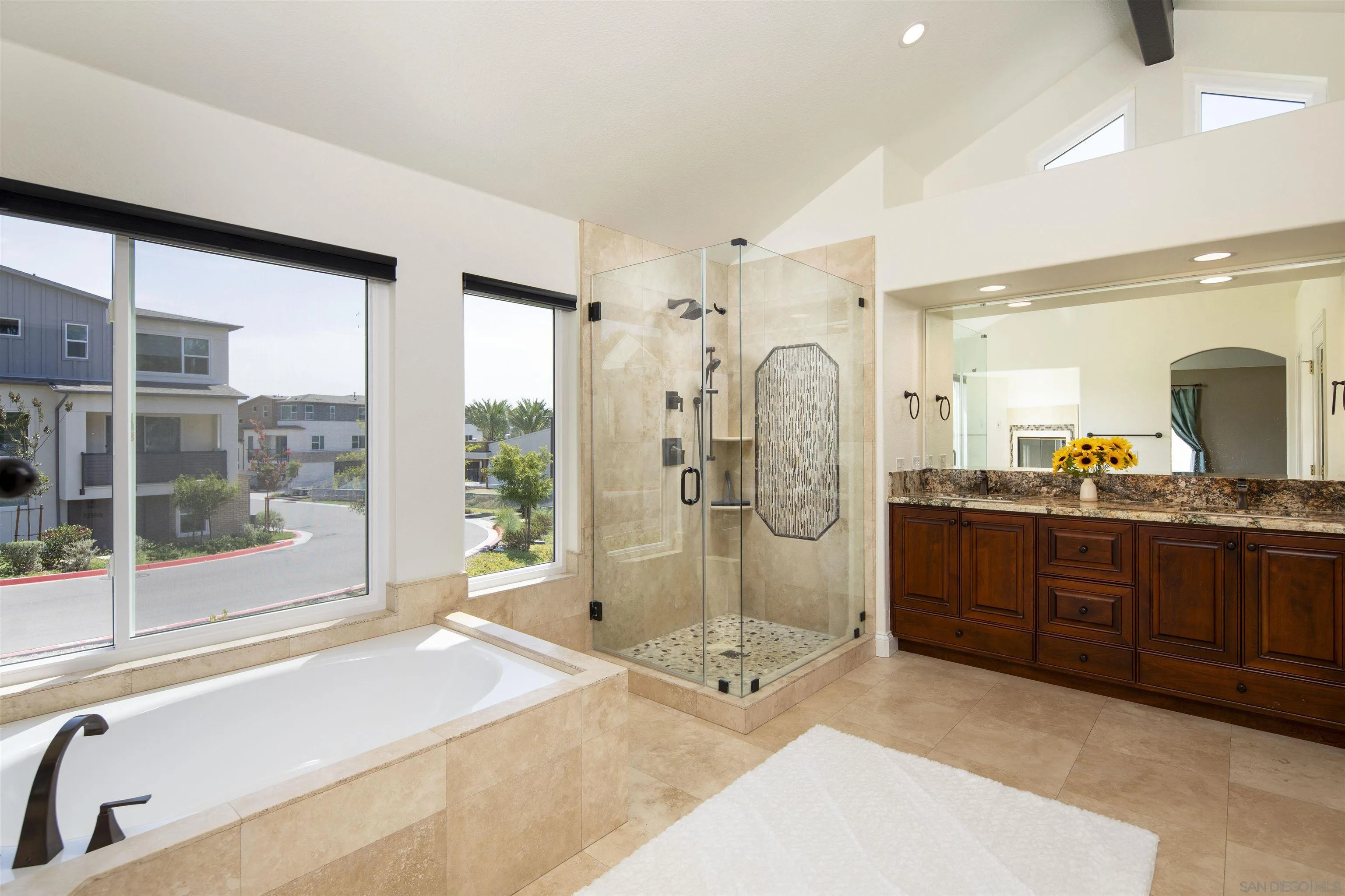 https://cdn.realtyfeed.com/cdn/127/260022704/0b72f453e15a4baa75a29aa1f7d54c68.webp