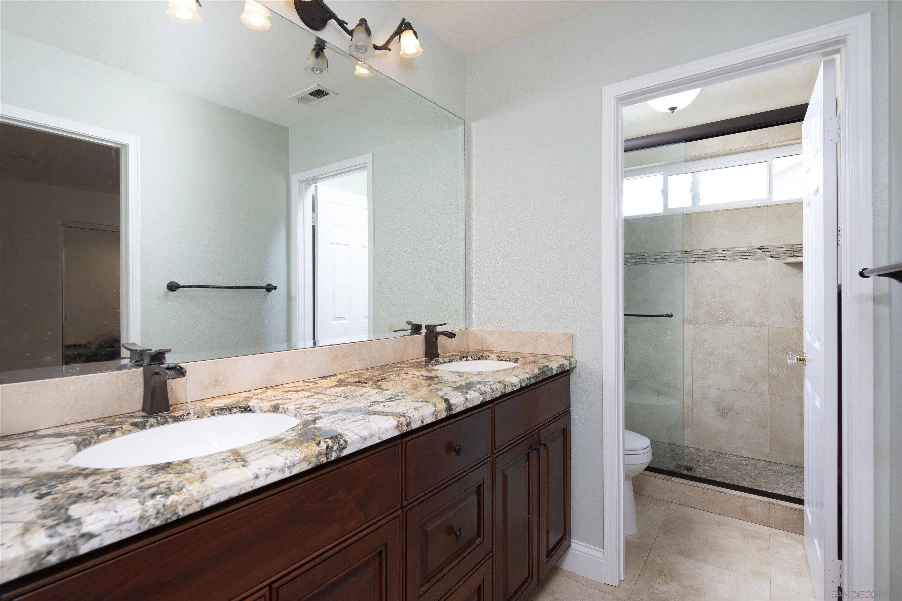 https://cdn.realtyfeed.com/cdn/127/260022704/29bf1e6186379f052508bef2e3df8dba.webp