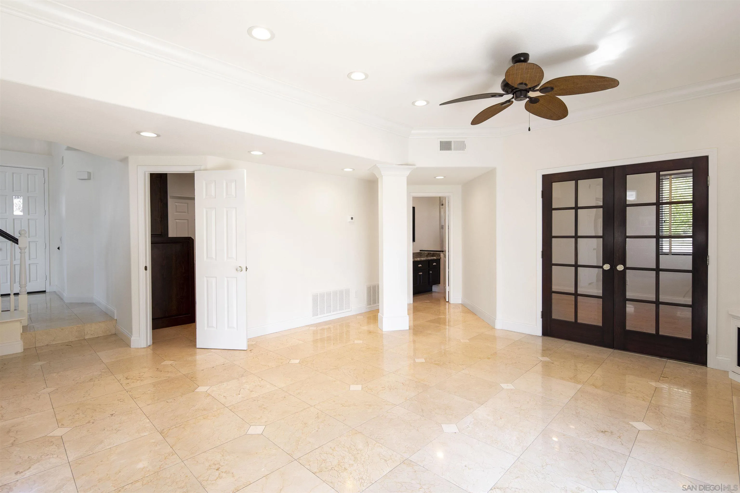 https://cdn.realtyfeed.com/cdn/127/260022704/2b1589b2ac38a652f0b3a0e7048bfa86.webp