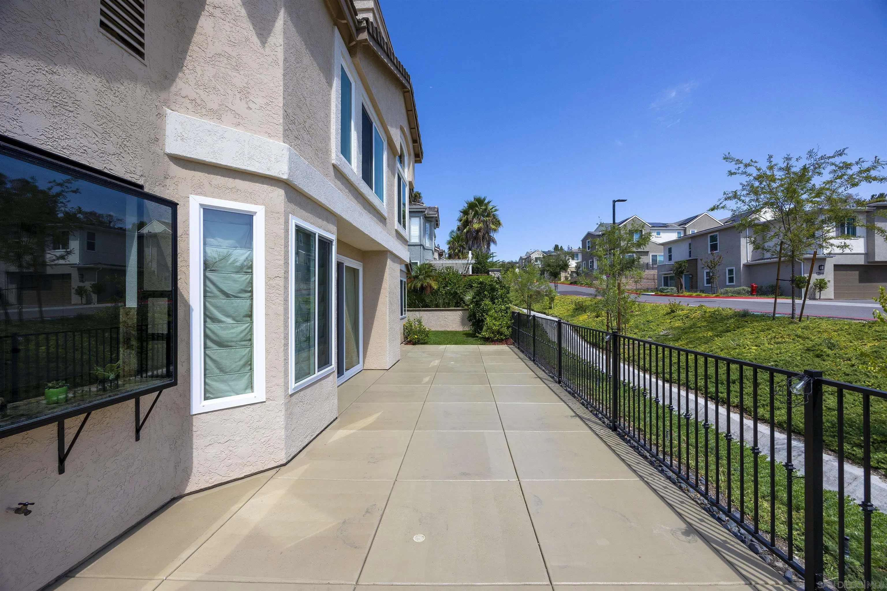 https://cdn.realtyfeed.com/cdn/127/260022704/369c3f49b486a7a12f3e80a46a32ac3d.webp