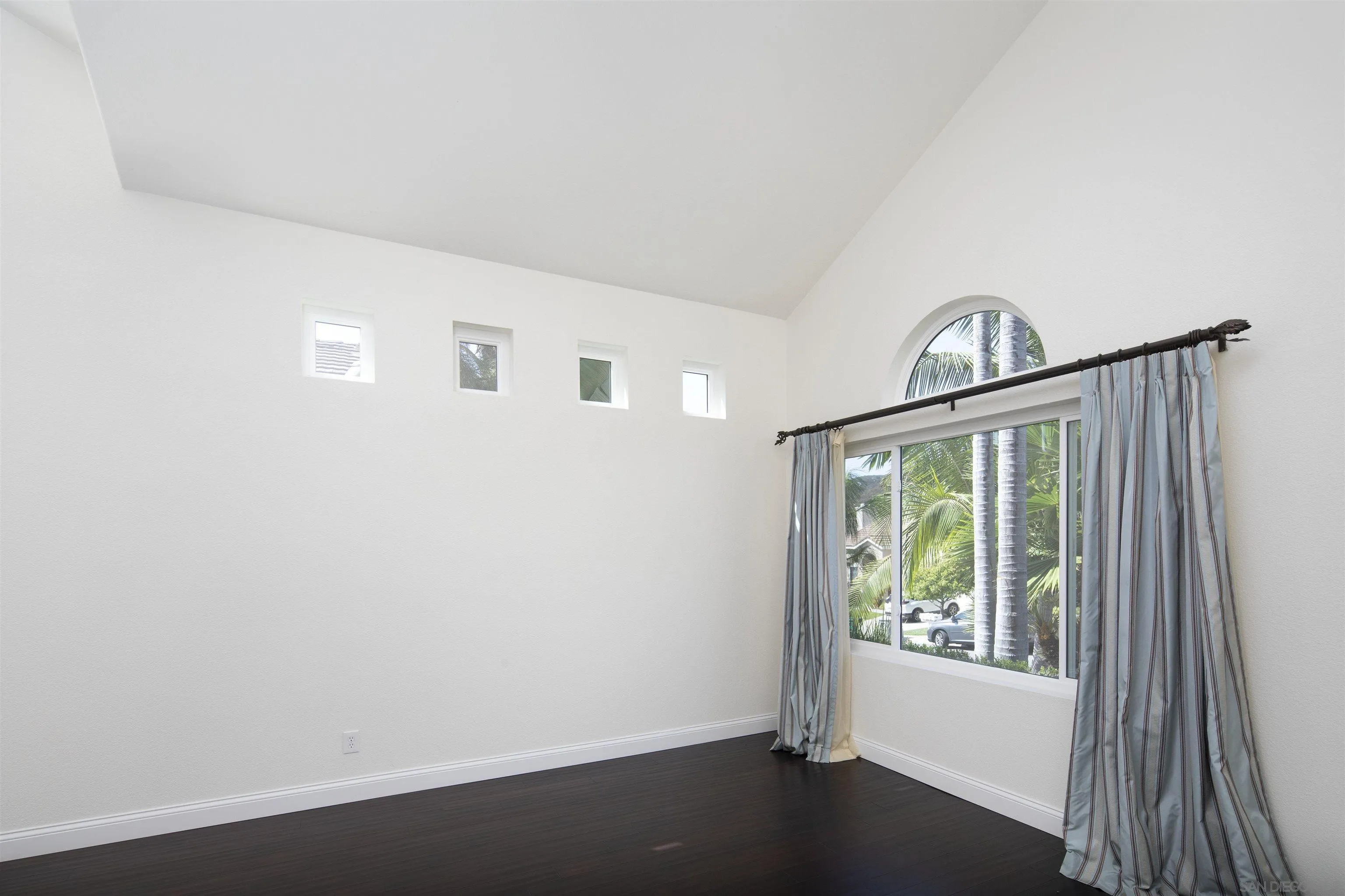 https://cdn.realtyfeed.com/cdn/127/260022704/5995c284b6d842fc3cc8a819fe1609d3.webp