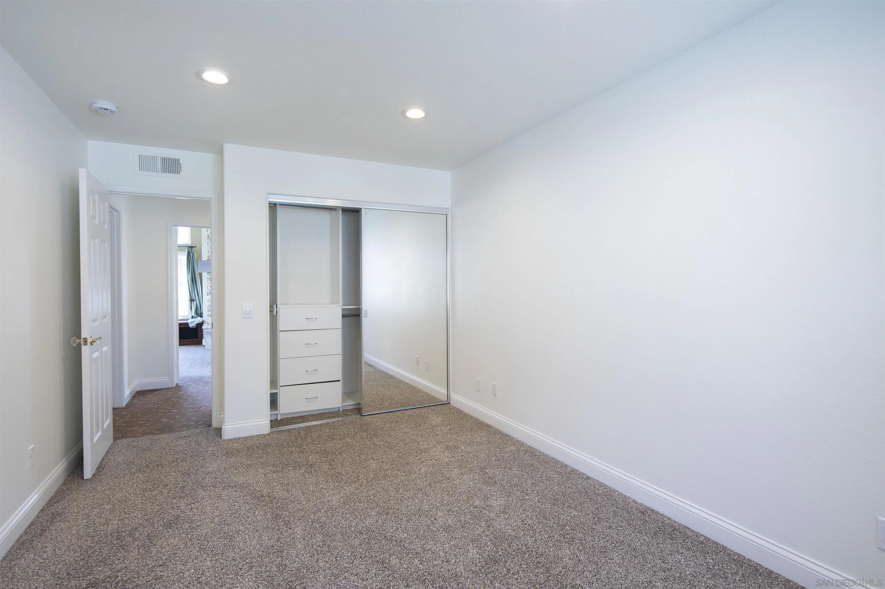 https://cdn.realtyfeed.com/cdn/127/260022704/6a4139352d23d09f1de8c7e166c7ed8a.webp