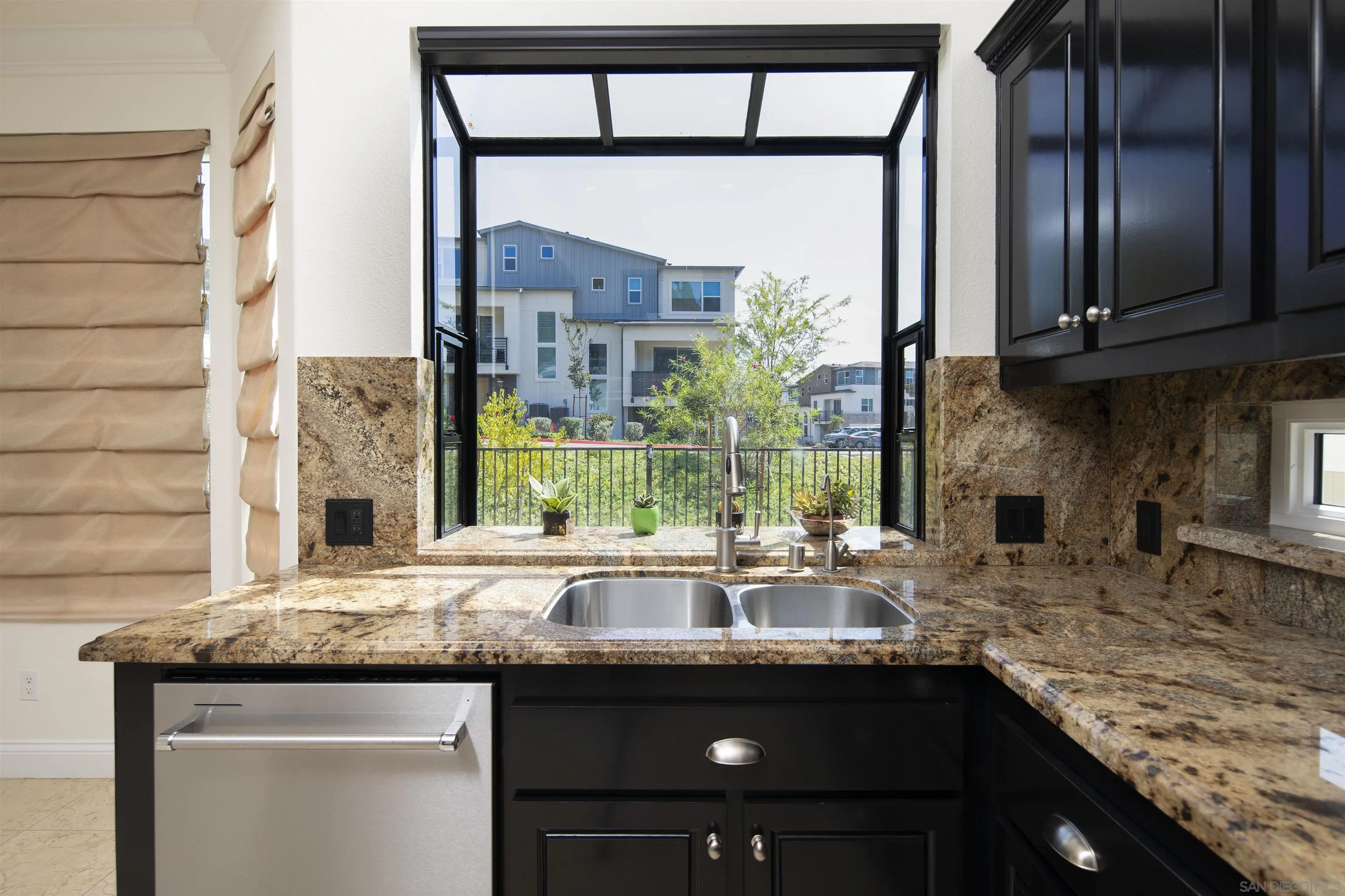 https://cdn.realtyfeed.com/cdn/127/260022704/8e84e04ce98beec6febbaac0423e23c5.webp