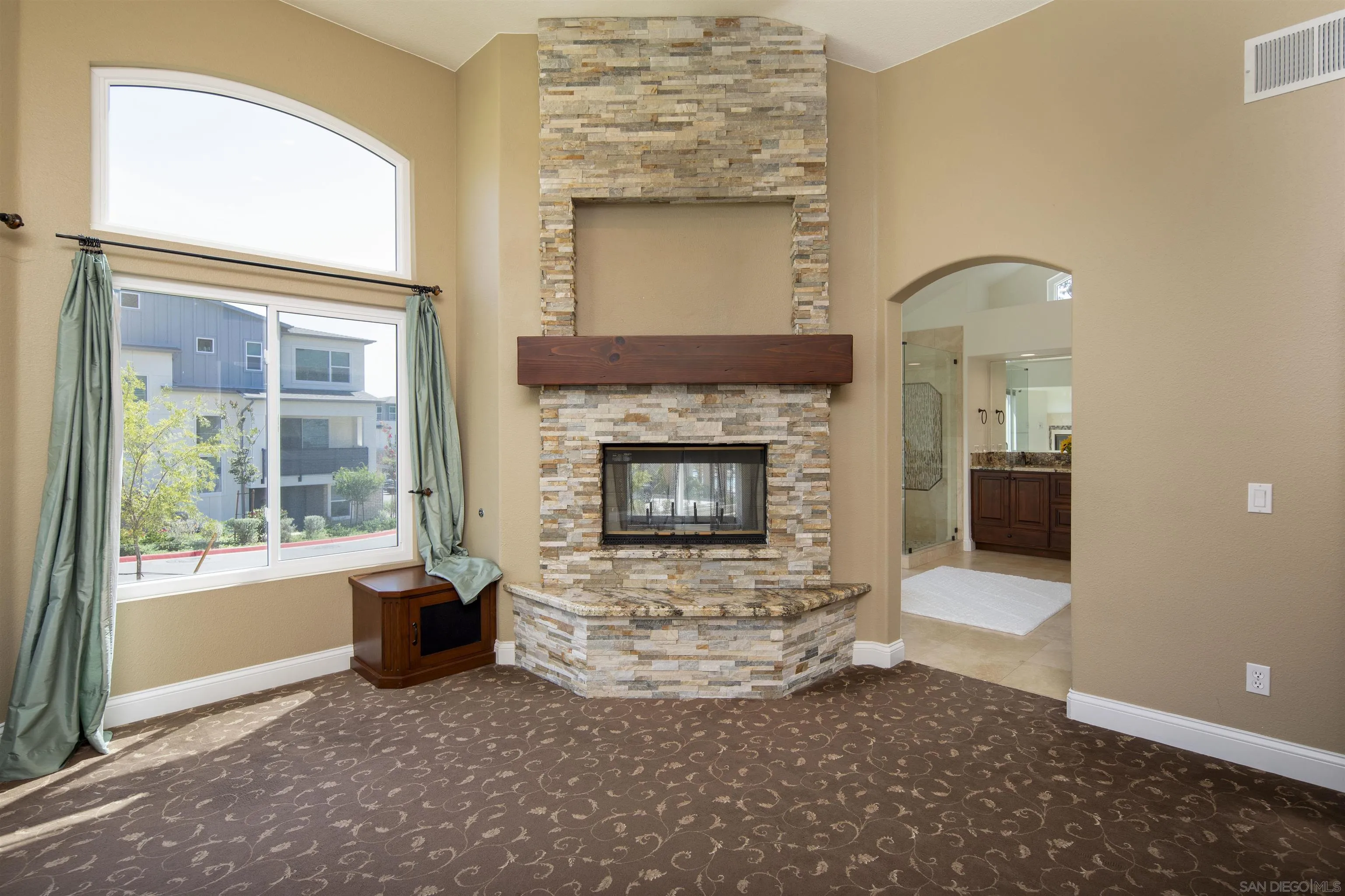 https://cdn.realtyfeed.com/cdn/127/260022704/9689f4f140e181f2f765ff5c5e7c49b2.webp