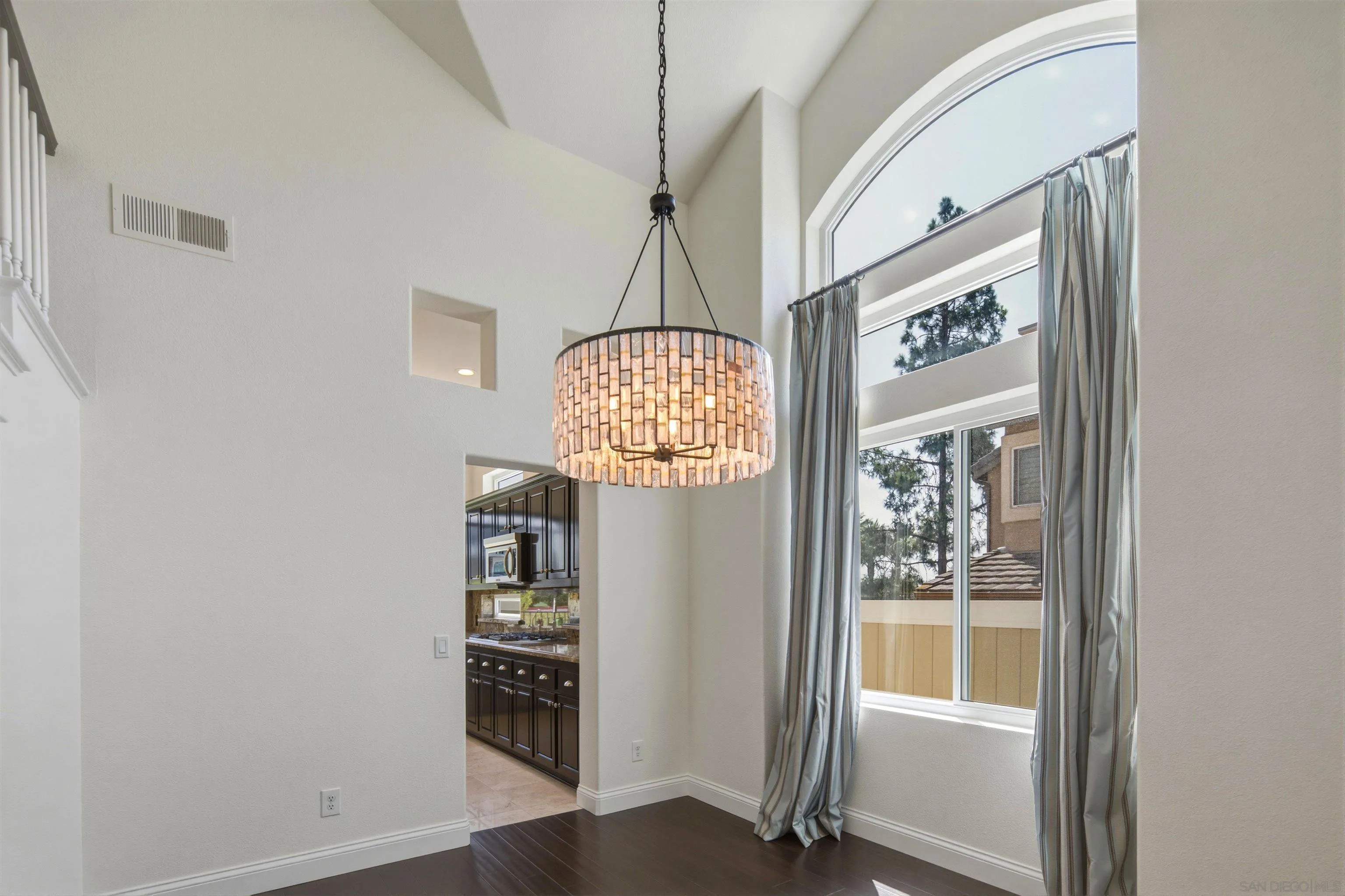 https://cdn.realtyfeed.com/cdn/127/260022704/9e629d20dce0414b7b0f22d2e9f60d40.webp
