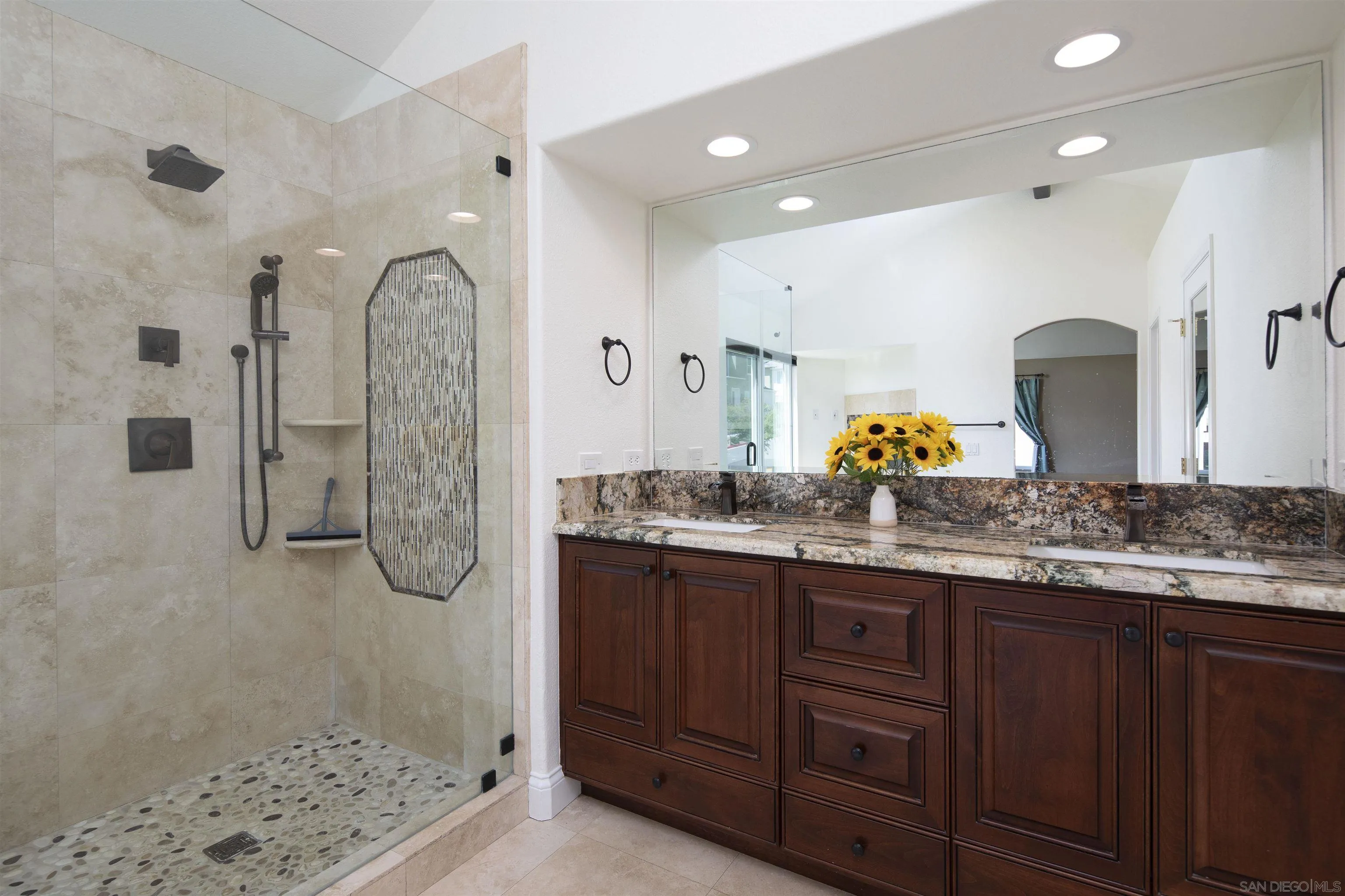 https://cdn.realtyfeed.com/cdn/127/260022704/a9ef57a8a1423d10ffc6d65ecd0dd7aa.webp