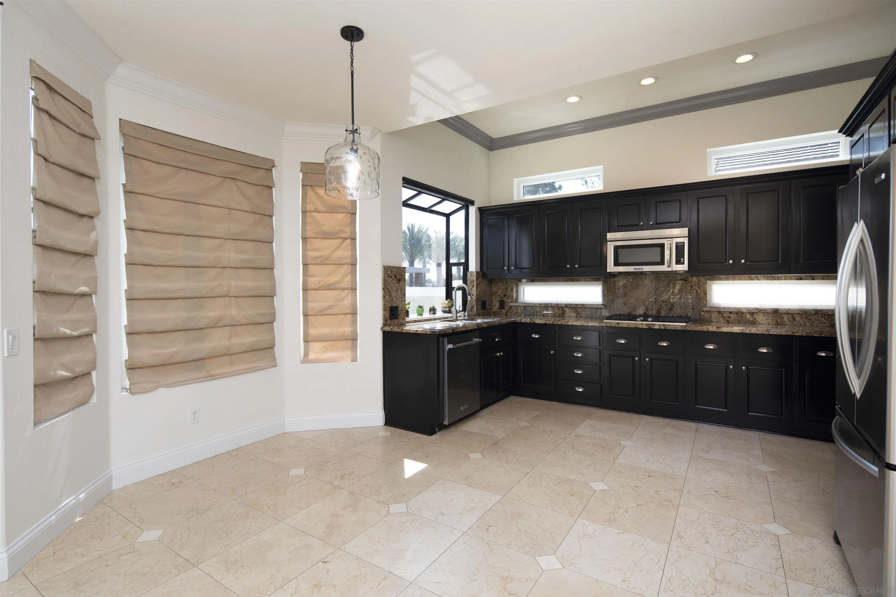 https://cdn.realtyfeed.com/cdn/127/260022704/eb6b1cfbd553582e8ac1ba12d13ef250.webp