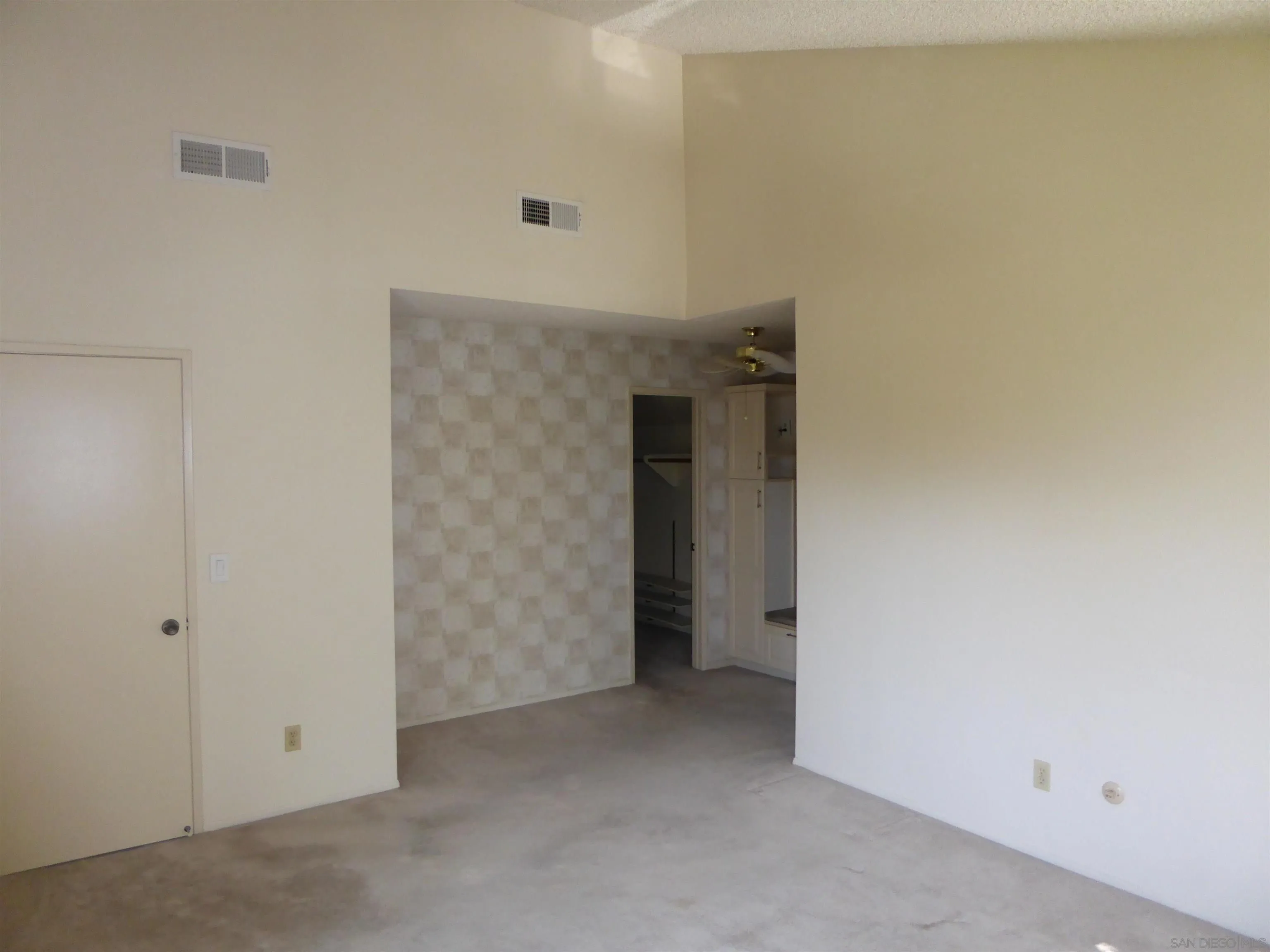 https://cdn.realtyfeed.com/cdn/127/260022705/096431136abc93f309f164c1736d8e1f.webp