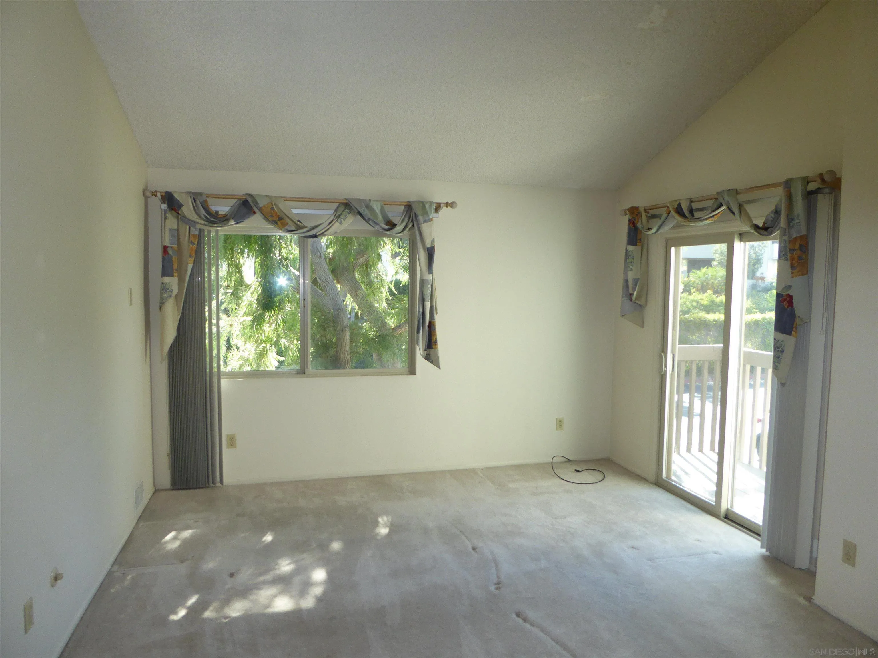https://cdn.realtyfeed.com/cdn/127/260022705/37e82af2430bf5bab7807f8c492fca25.webp