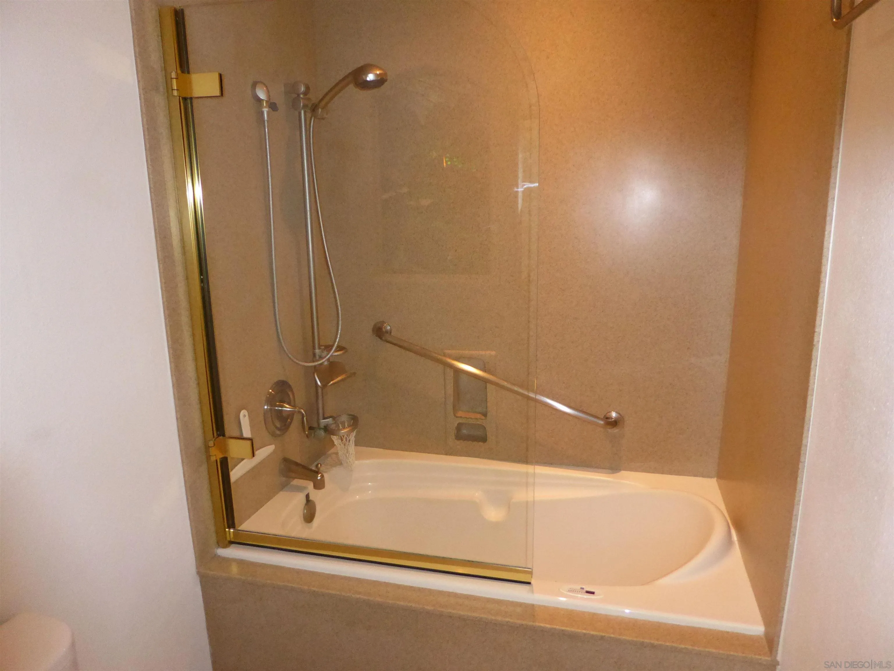https://cdn.realtyfeed.com/cdn/127/260022705/4d07a8ab7bb7da90d95396476149ee80.webp