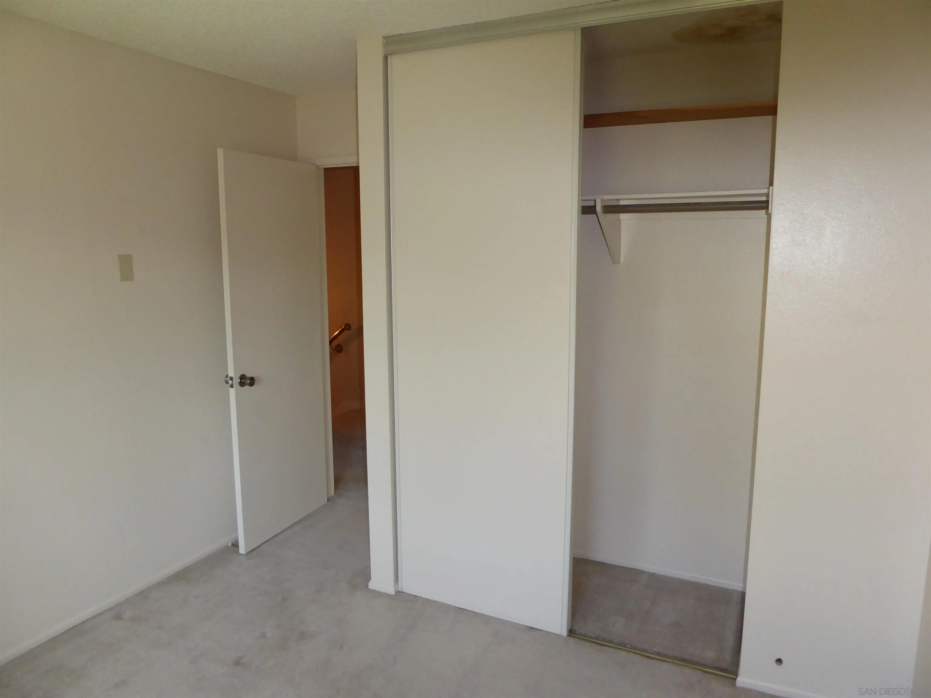 https://cdn.realtyfeed.com/cdn/127/260022705/9009bfa37edfa0f0bf53615fe02eec9e.webp