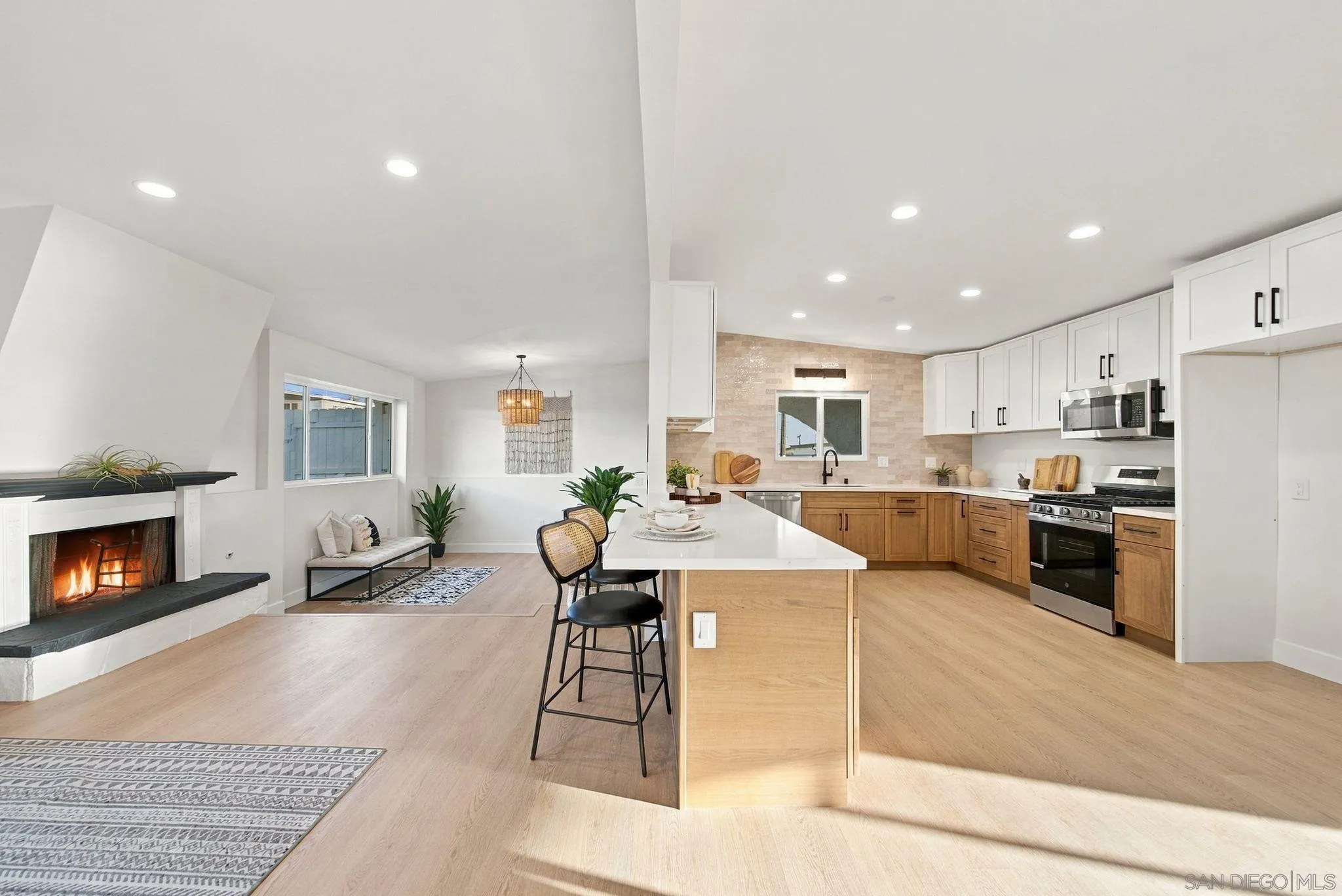https://cdn.realtyfeed.com/cdn/127/260022706/589a8cd71906da7315fa5c39fbc93f5a.webp