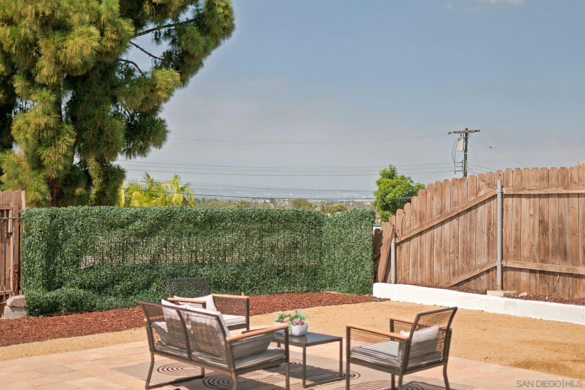 https://cdn.realtyfeed.com/cdn/127/260022706/6fd282a421f117d41e732dbde1271a48.webp