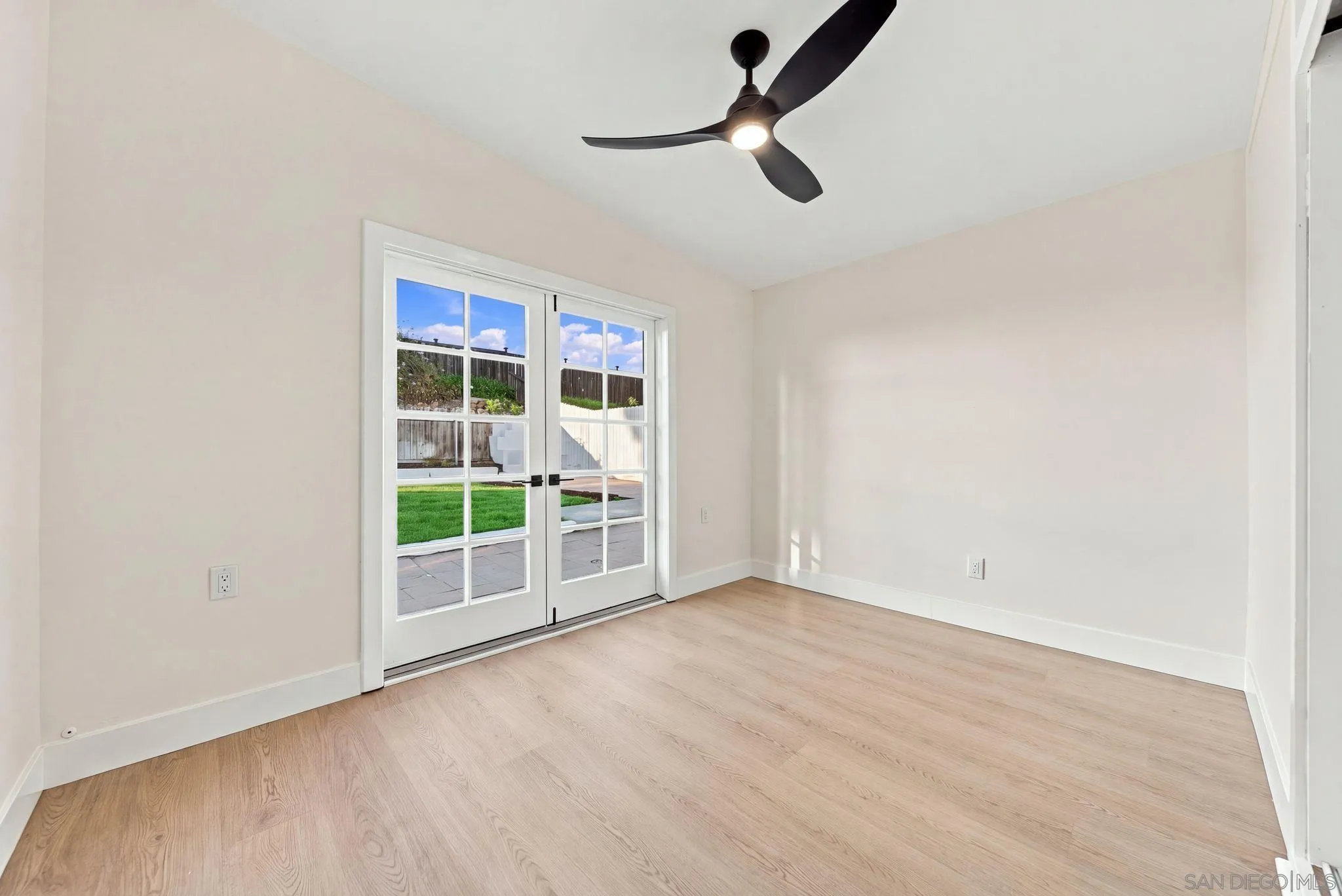 https://cdn.realtyfeed.com/cdn/127/260022706/ac86840cf7ad838880b6565bb15080da.webp