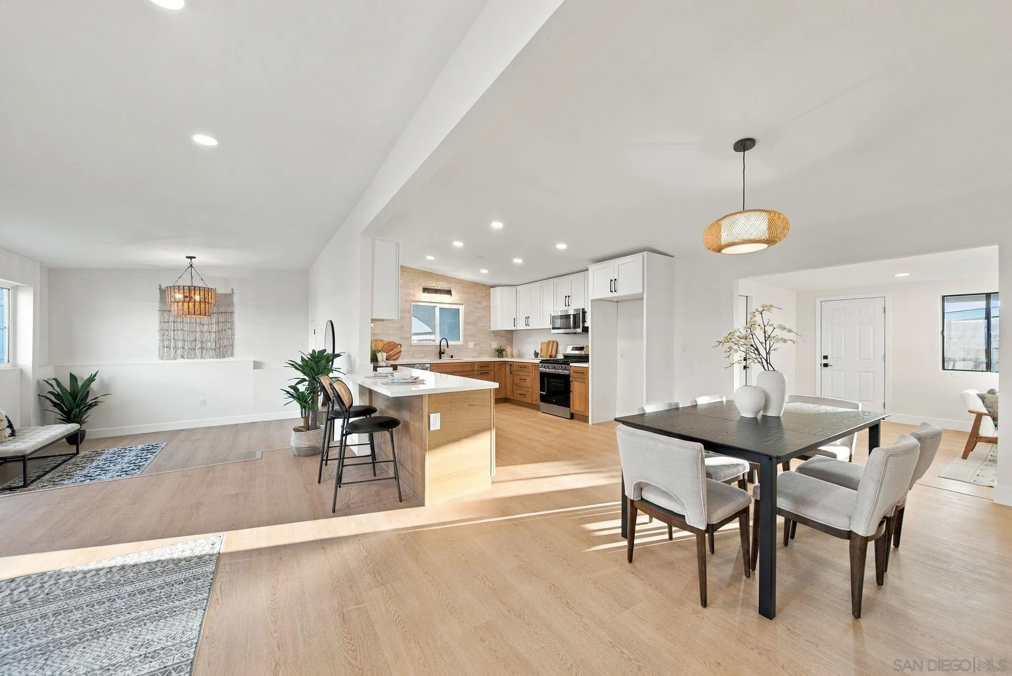 https://cdn.realtyfeed.com/cdn/127/260022706/b6c5a39f6b93822b5a54287429b753f6.webp