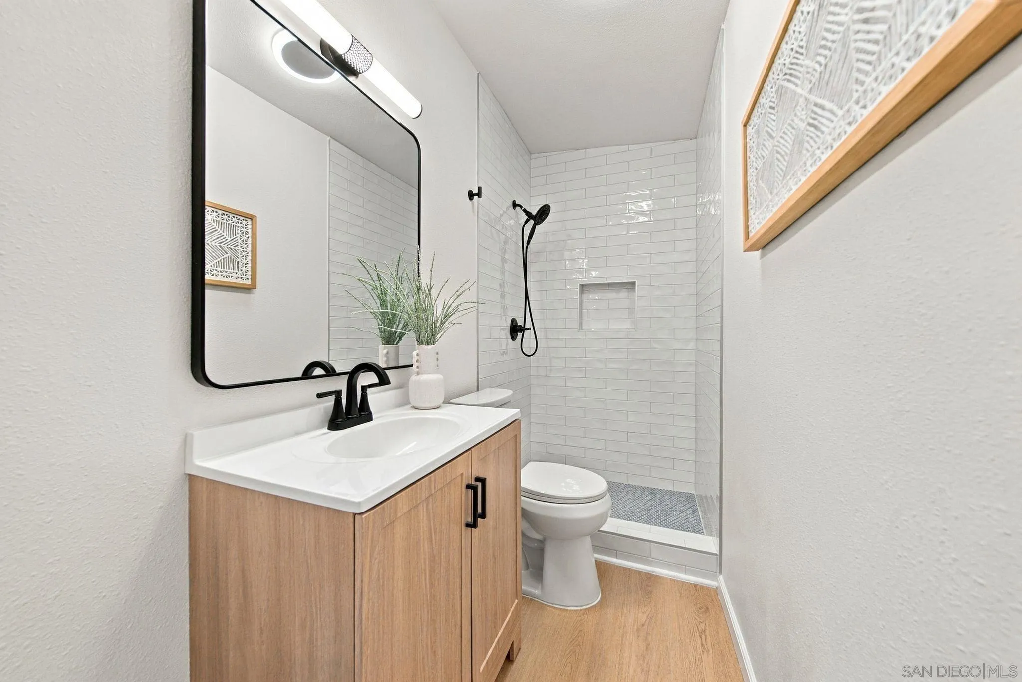 https://cdn.realtyfeed.com/cdn/127/260022706/bc8c4bde7aa44ee06a3bed51a8287823.webp