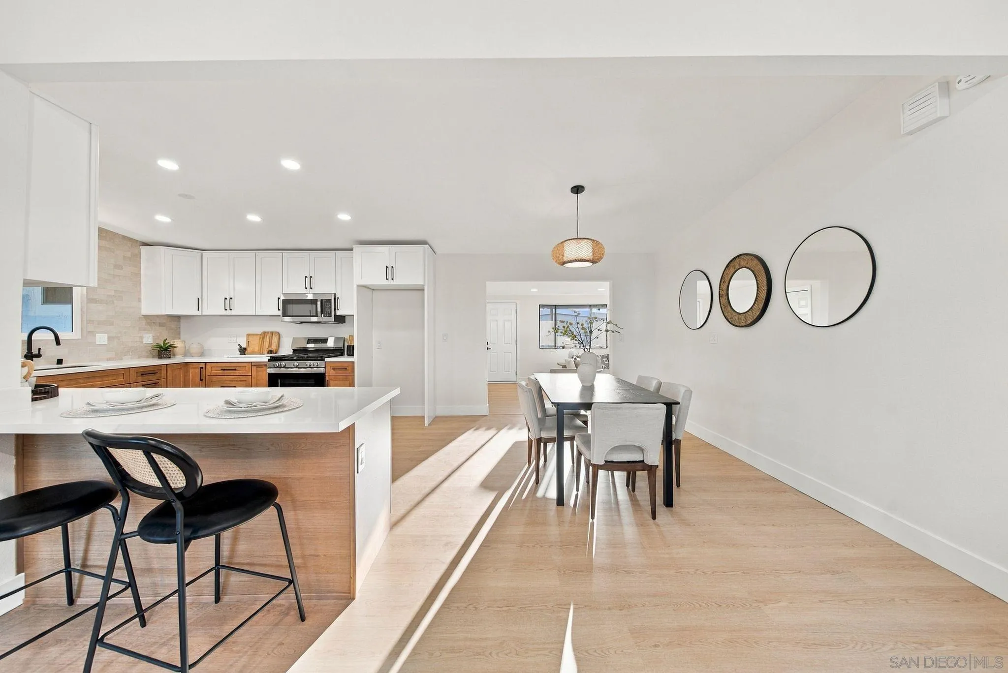 https://cdn.realtyfeed.com/cdn/127/260022706/dbf38bc662d461b96a425b61495f652d.webp