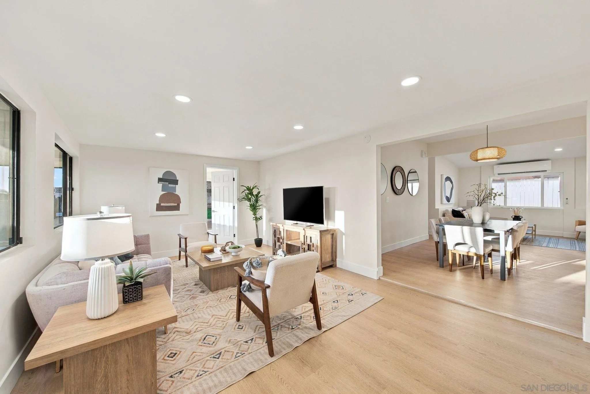 https://cdn.realtyfeed.com/cdn/127/260022706/e86ca40aff8c8f7372455011072cd94a.webp