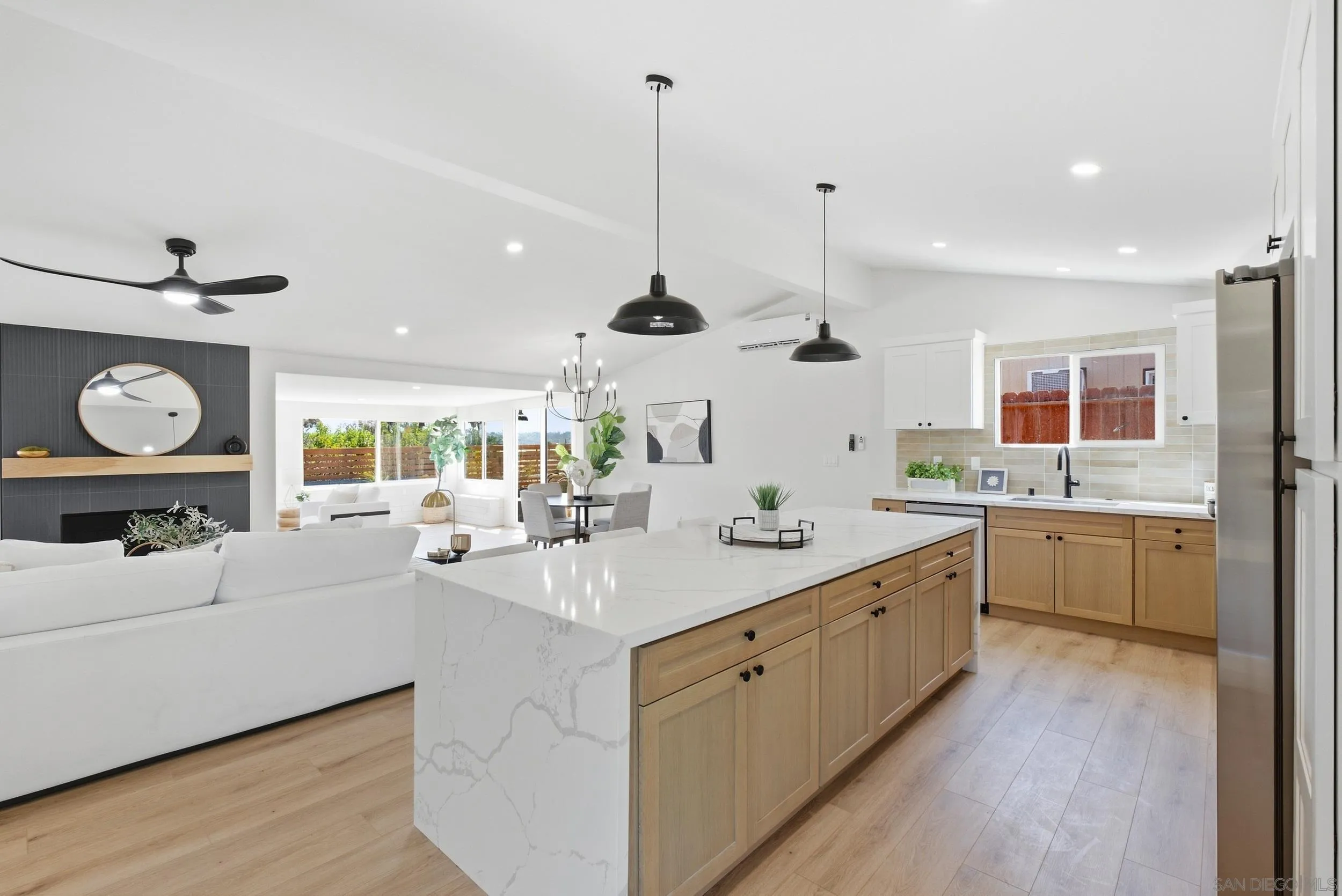 https://cdn.realtyfeed.com/cdn/127/260022707/07e70716b3dc4ba87fa7abe820fced43.webp
