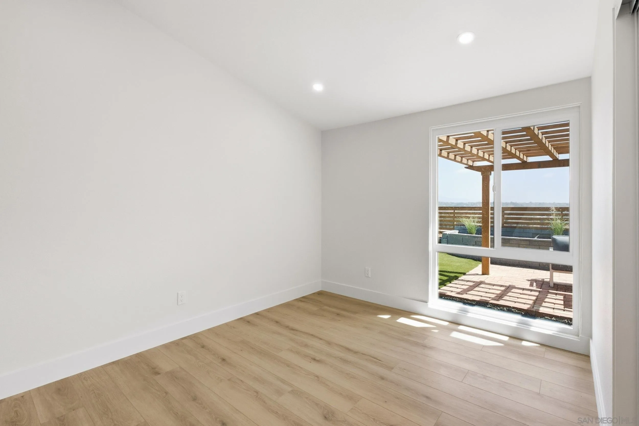 https://cdn.realtyfeed.com/cdn/127/260022707/0fb0a6b6f1d379ca861aecaccb371be2.webp