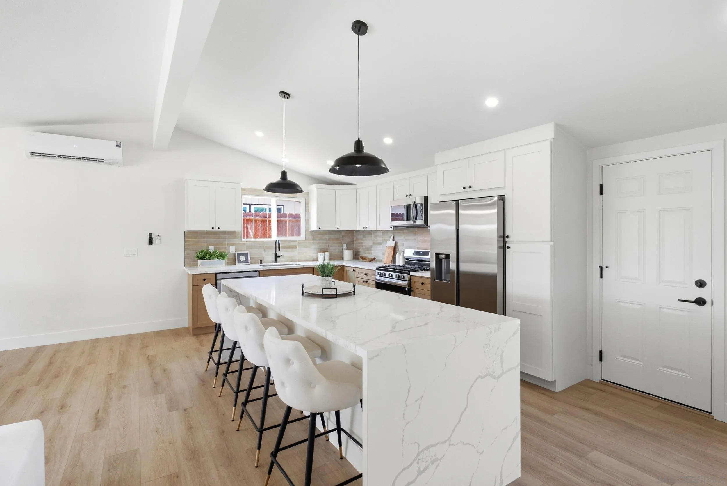 https://cdn.realtyfeed.com/cdn/127/260022707/9f2345f45573f95e45f35d154ab7cf3d.webp