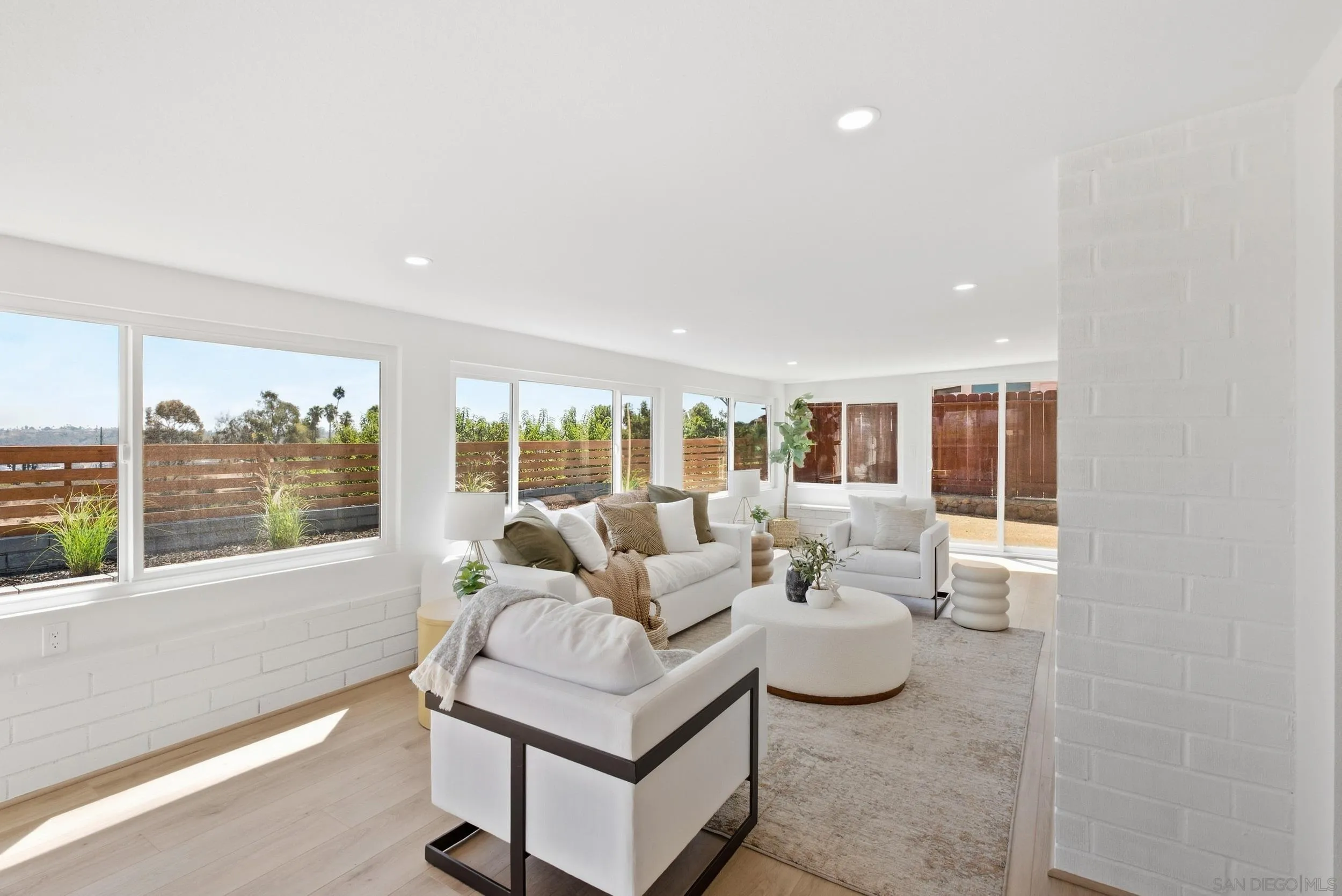 https://cdn.realtyfeed.com/cdn/127/260022707/ccb29ad6046840be47880d1ceea5a7fe.webp