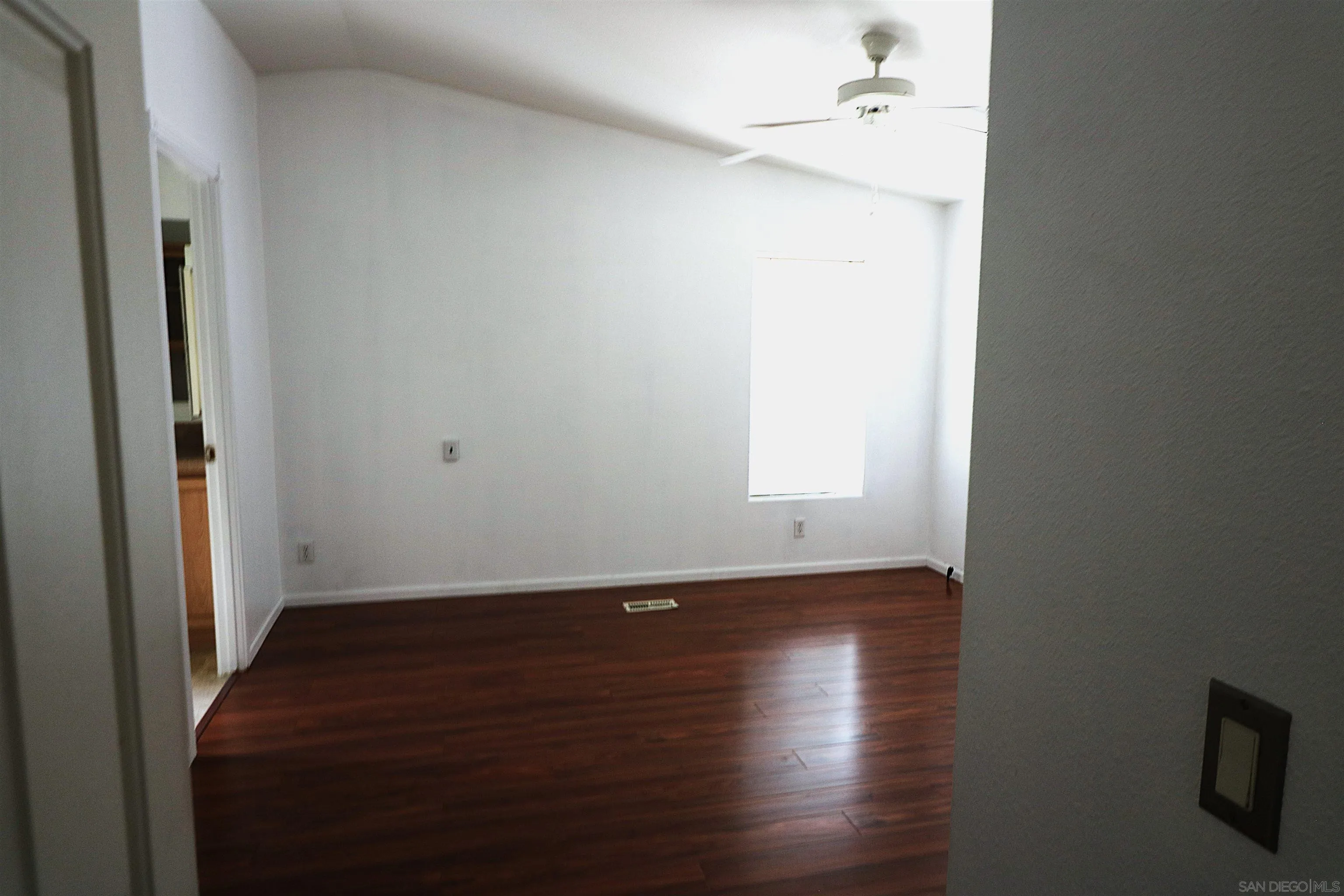 https://cdn.realtyfeed.com/cdn/127/260022710/7de0ec2d3bed4c16fd5da5997ac3eb93.webp