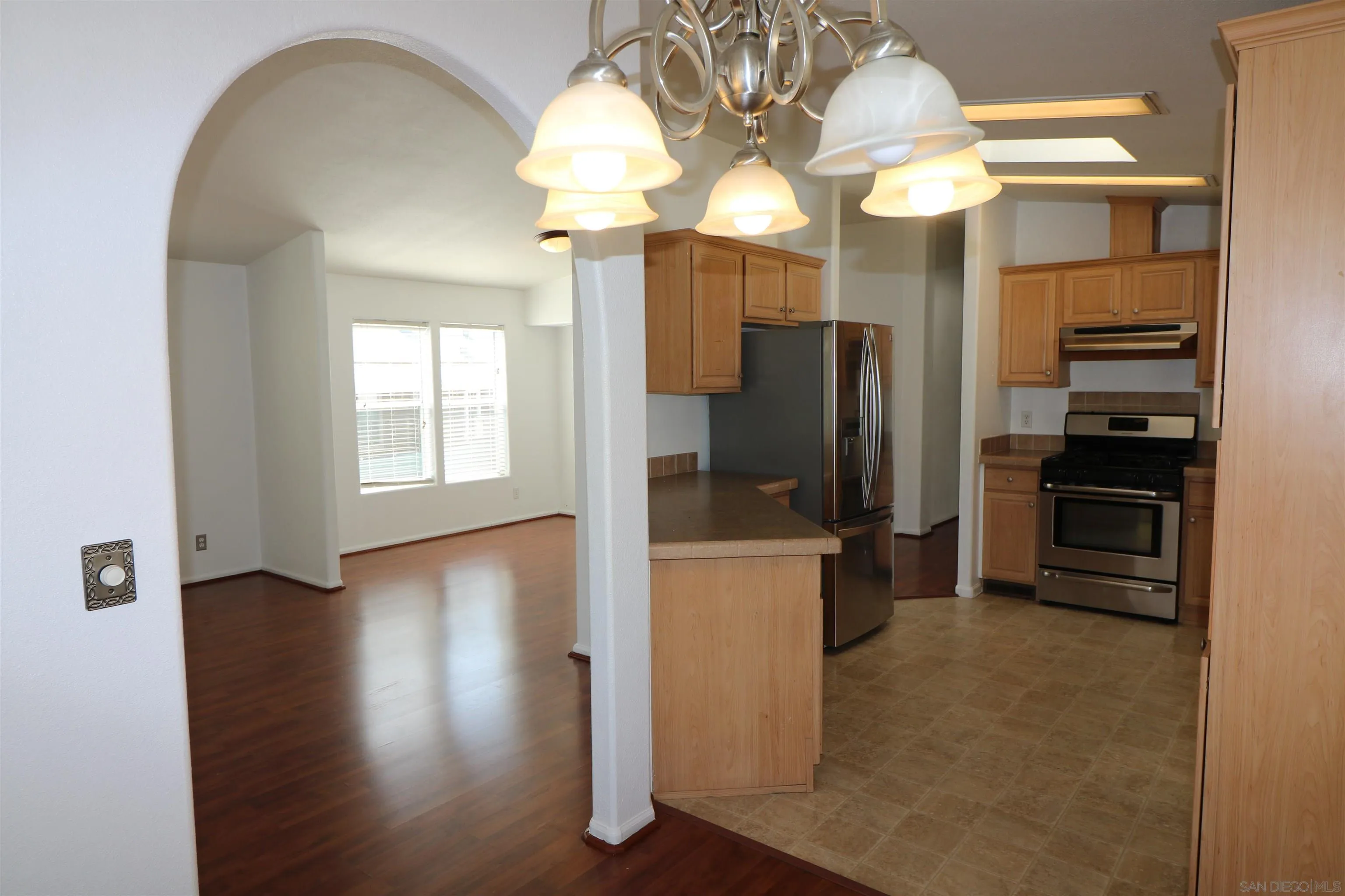 https://cdn.realtyfeed.com/cdn/127/260022710/f1fb697d6f1d0970075fc933ecd87190.webp