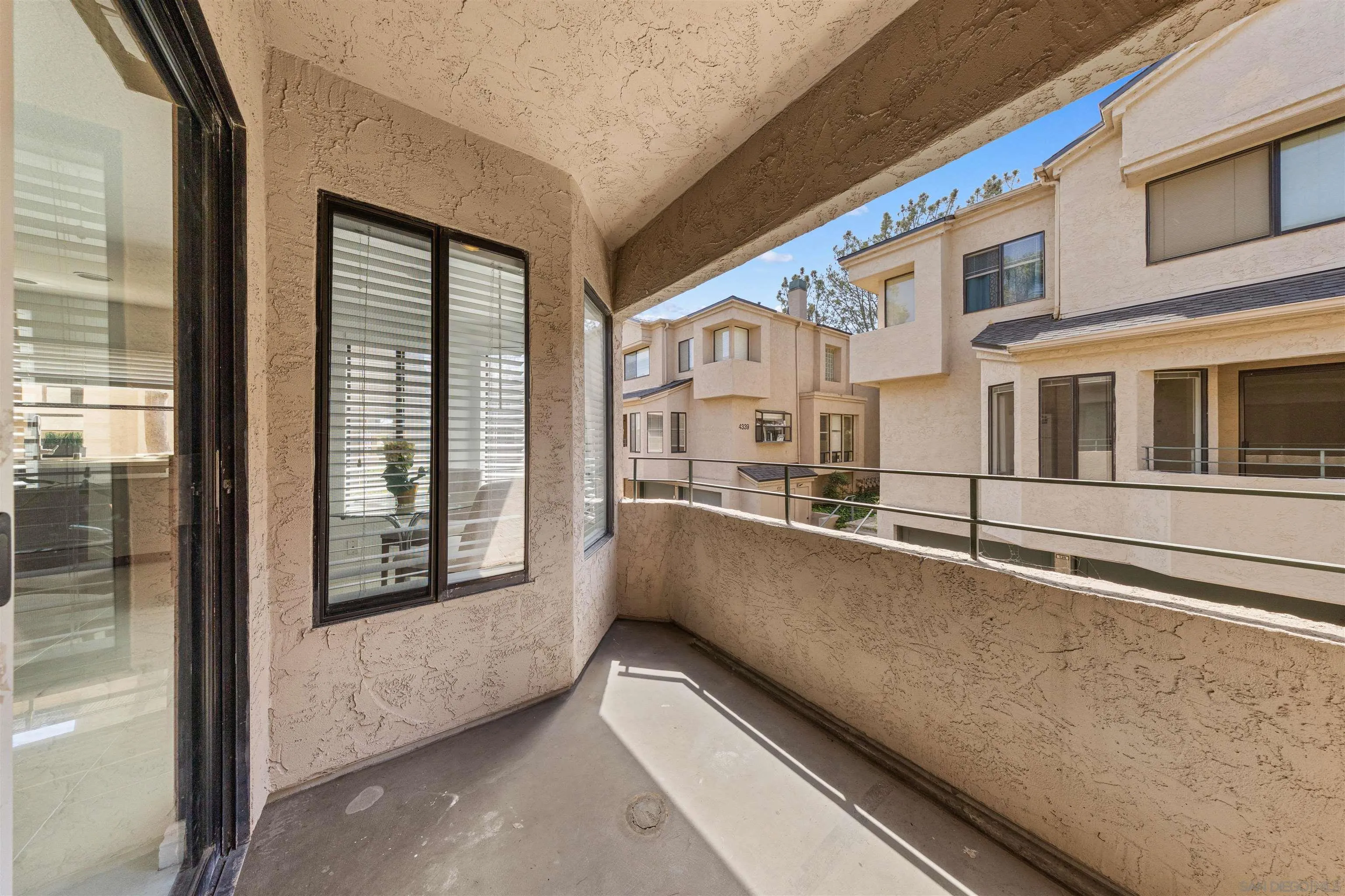 https://cdn.realtyfeed.com/cdn/127/260022713/1308e34b11b6625246221fe03629b876.webp