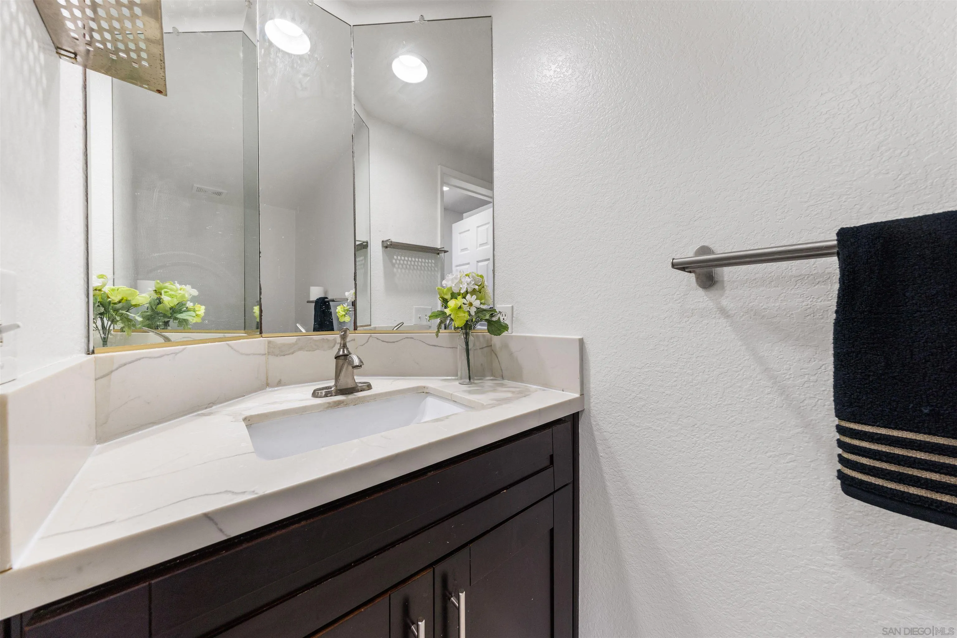 https://cdn.realtyfeed.com/cdn/127/260022713/8446119798a0eee90934c3100bfc9ff1.webp