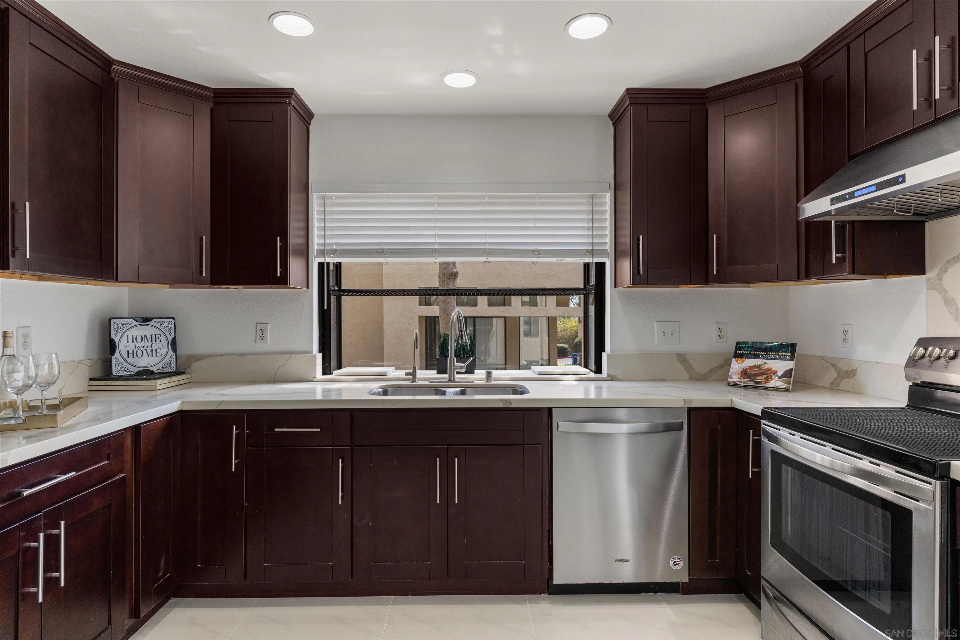 https://cdn.realtyfeed.com/cdn/127/260022713/a7962a51cd9bf2dd6e549abc33d896e6.webp