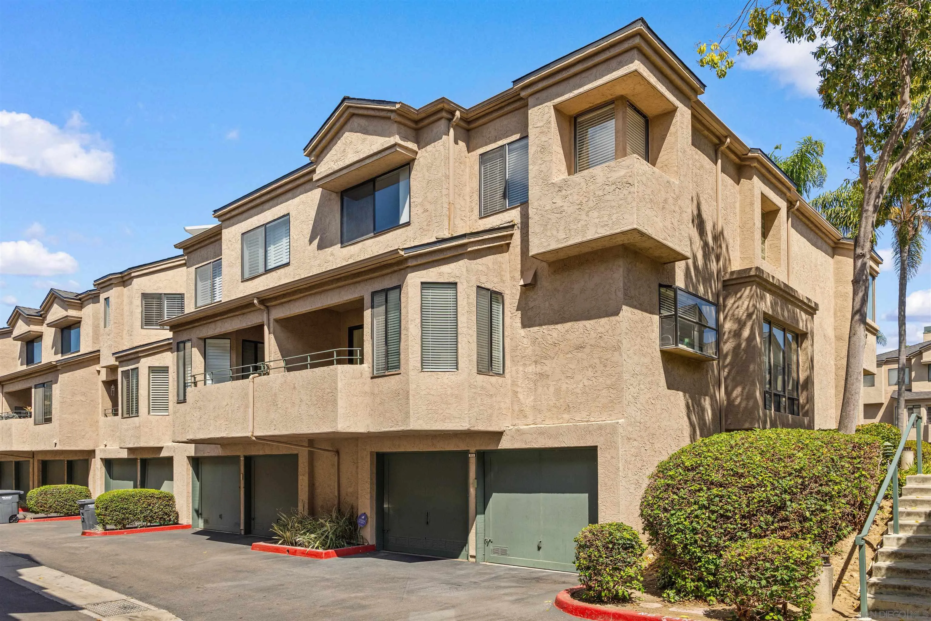 https://cdn.realtyfeed.com/cdn/127/260022713/d3737f1cf0e3595e14bfc70b37b21cca.webp