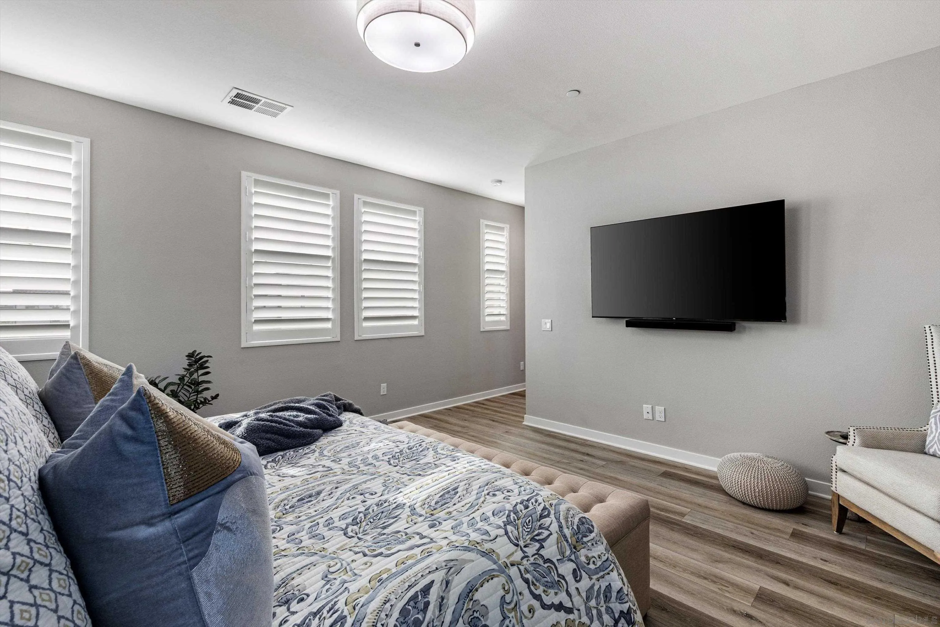 https://cdn.realtyfeed.com/cdn/127/260022715/54f8d309e24db6d1ea1505b8476e939e.webp
