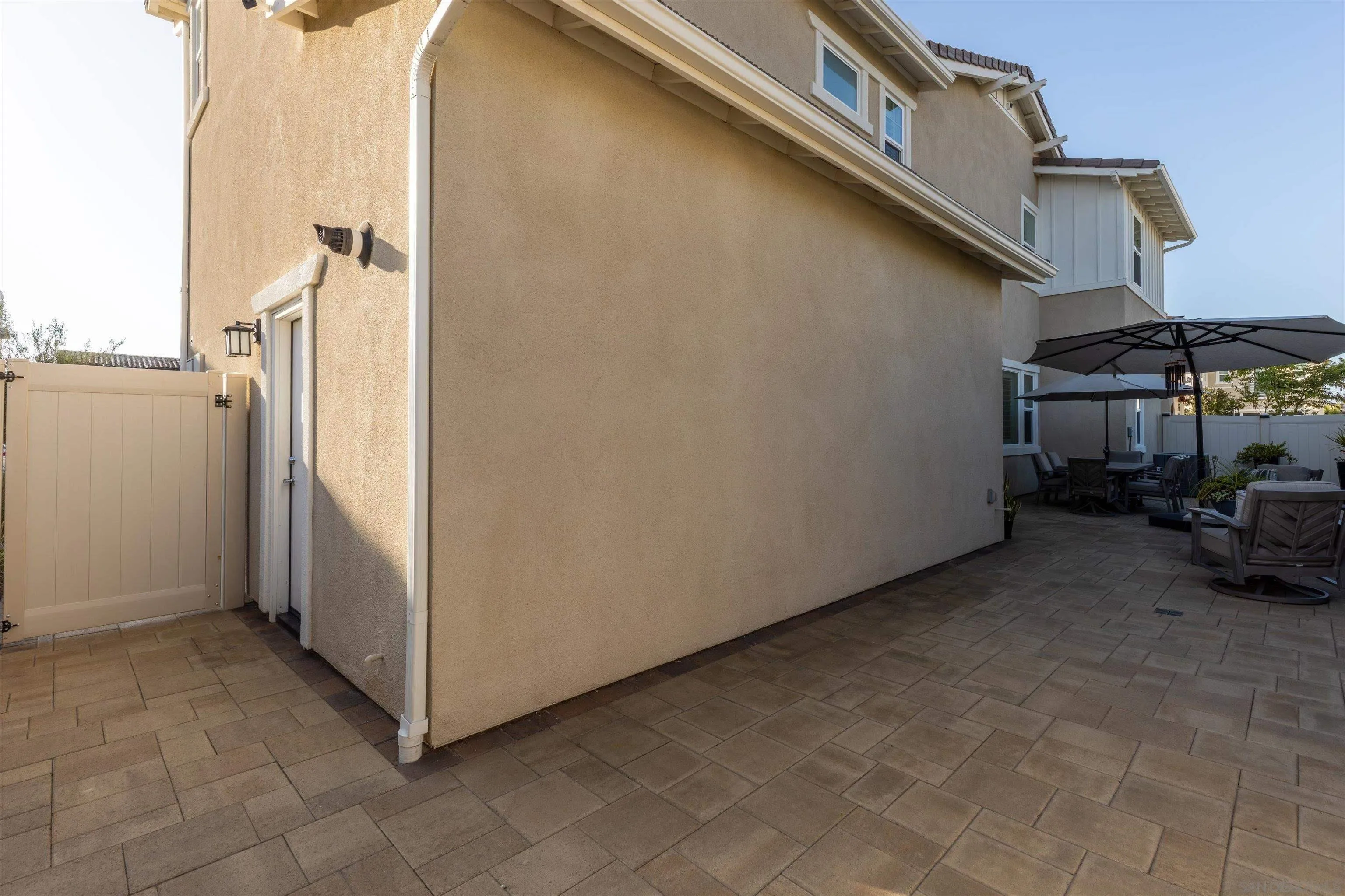 https://cdn.realtyfeed.com/cdn/127/260022715/57c1608efba5694f6f692829b2033bd1.webp