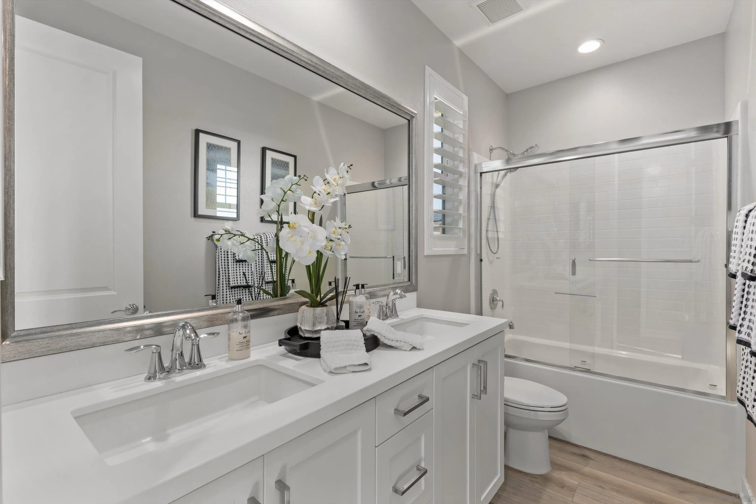 https://cdn.realtyfeed.com/cdn/127/260022715/717b759b1ae9d9339980bfbcc2cd6dd8.webp