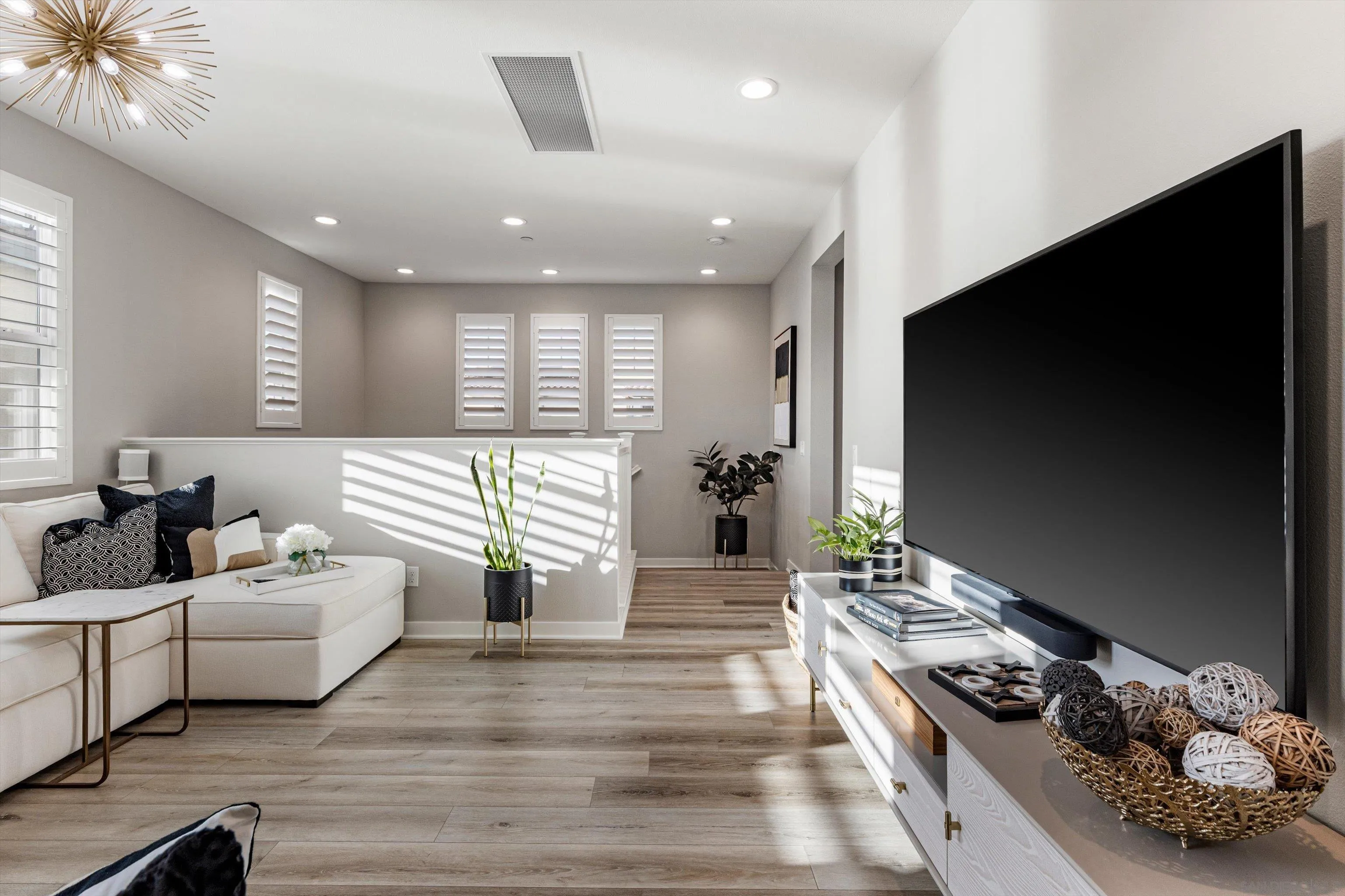 https://cdn.realtyfeed.com/cdn/127/260022715/83efff1b1b8fce6fffe0409622e9aeb4.webp