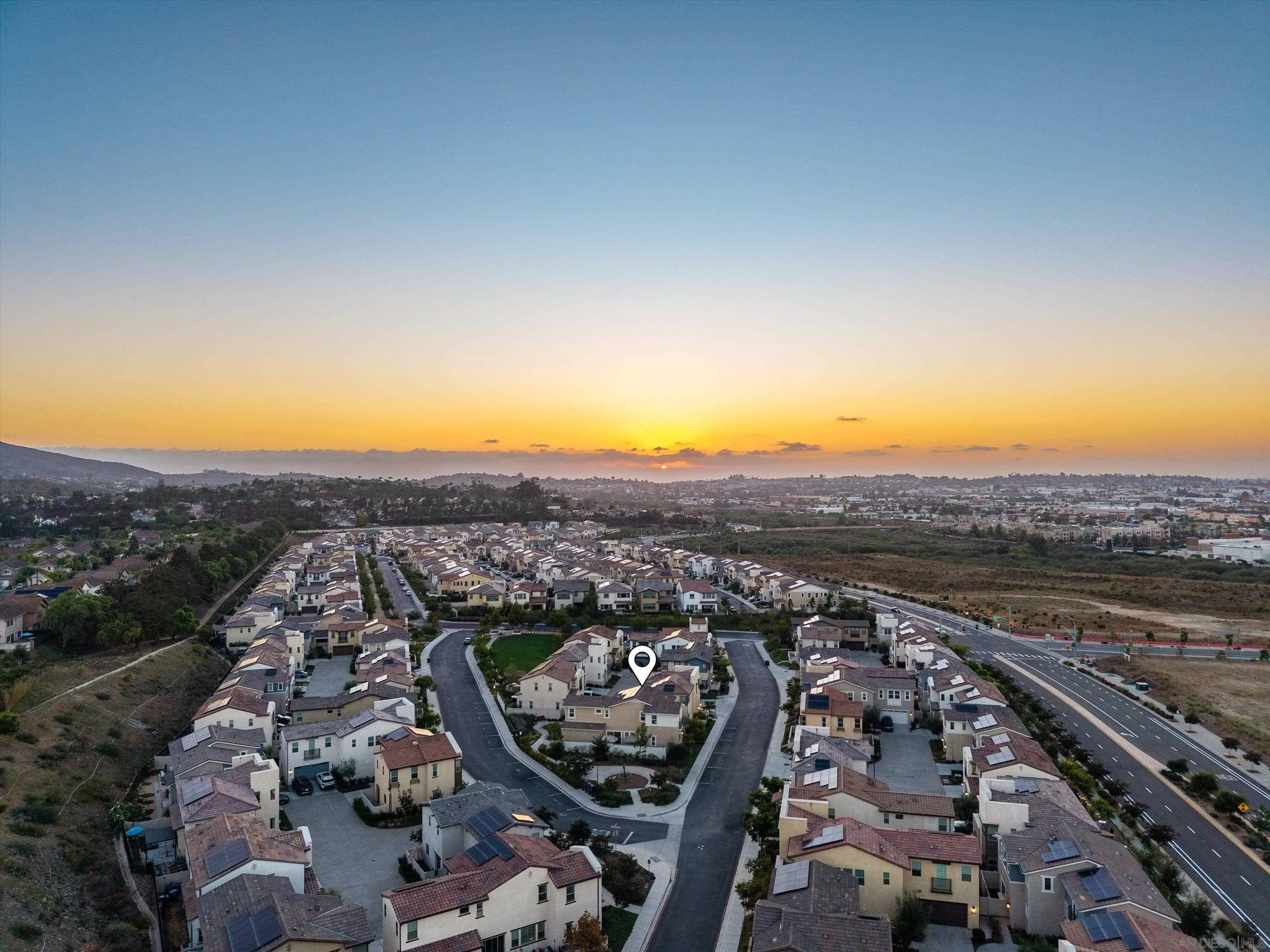 https://cdn.realtyfeed.com/cdn/127/260022715/8422cc4fa31691f4fe352e67c0ad1d15.webp